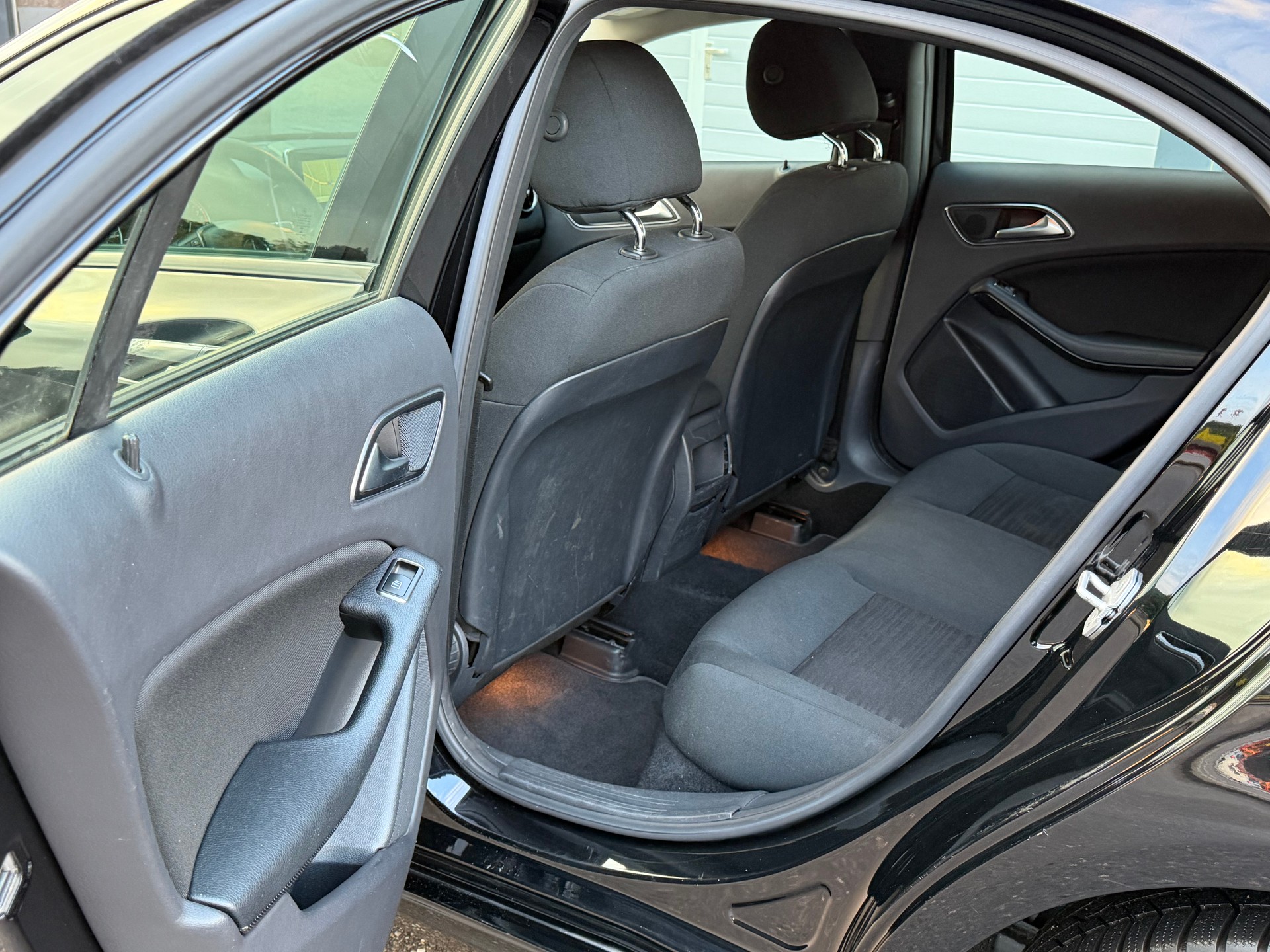 MERCEDES-BENZ A 180 7G-DCT-image-12