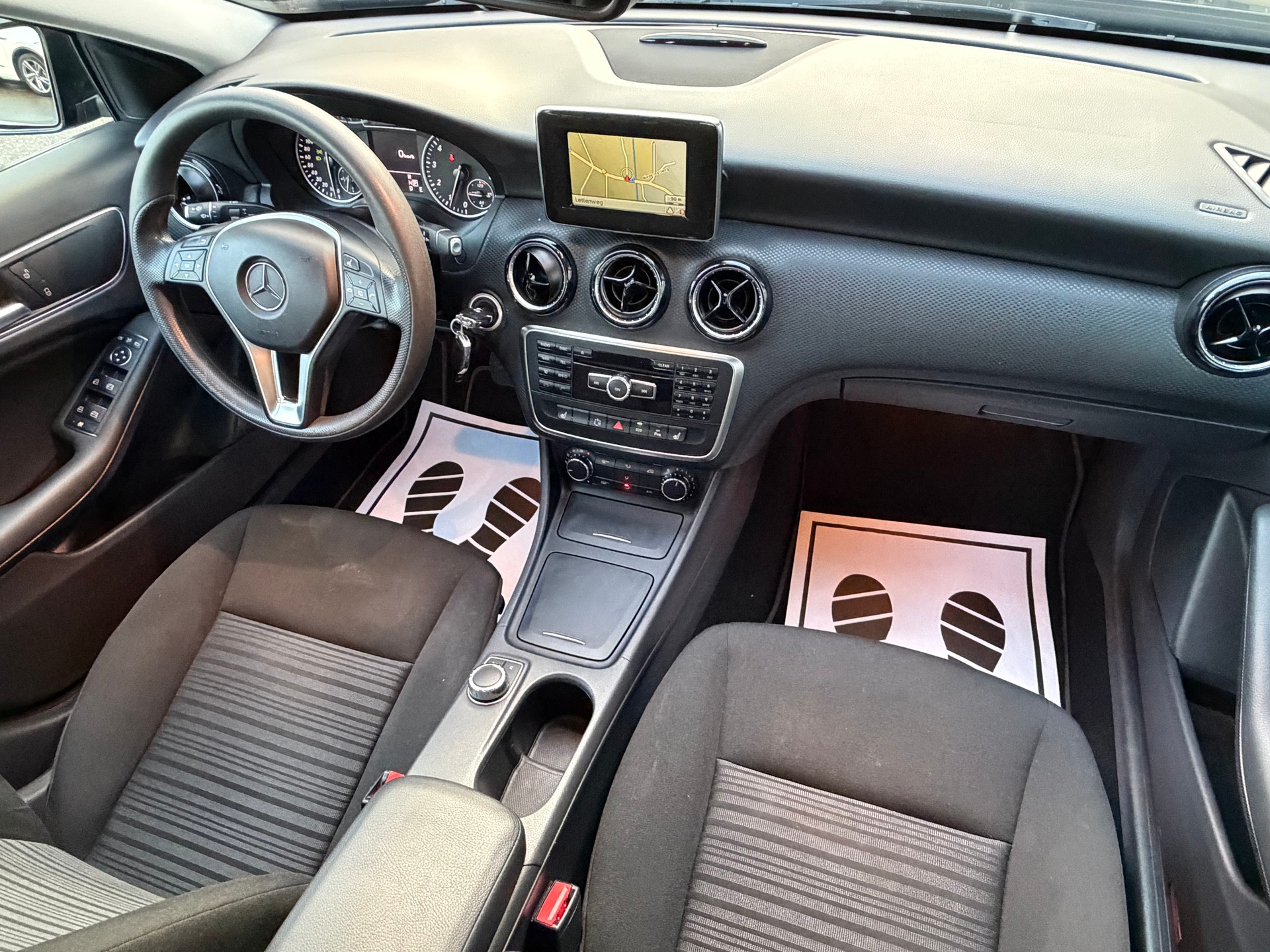 MERCEDES-BENZ A 180 7G-DCT-image-9