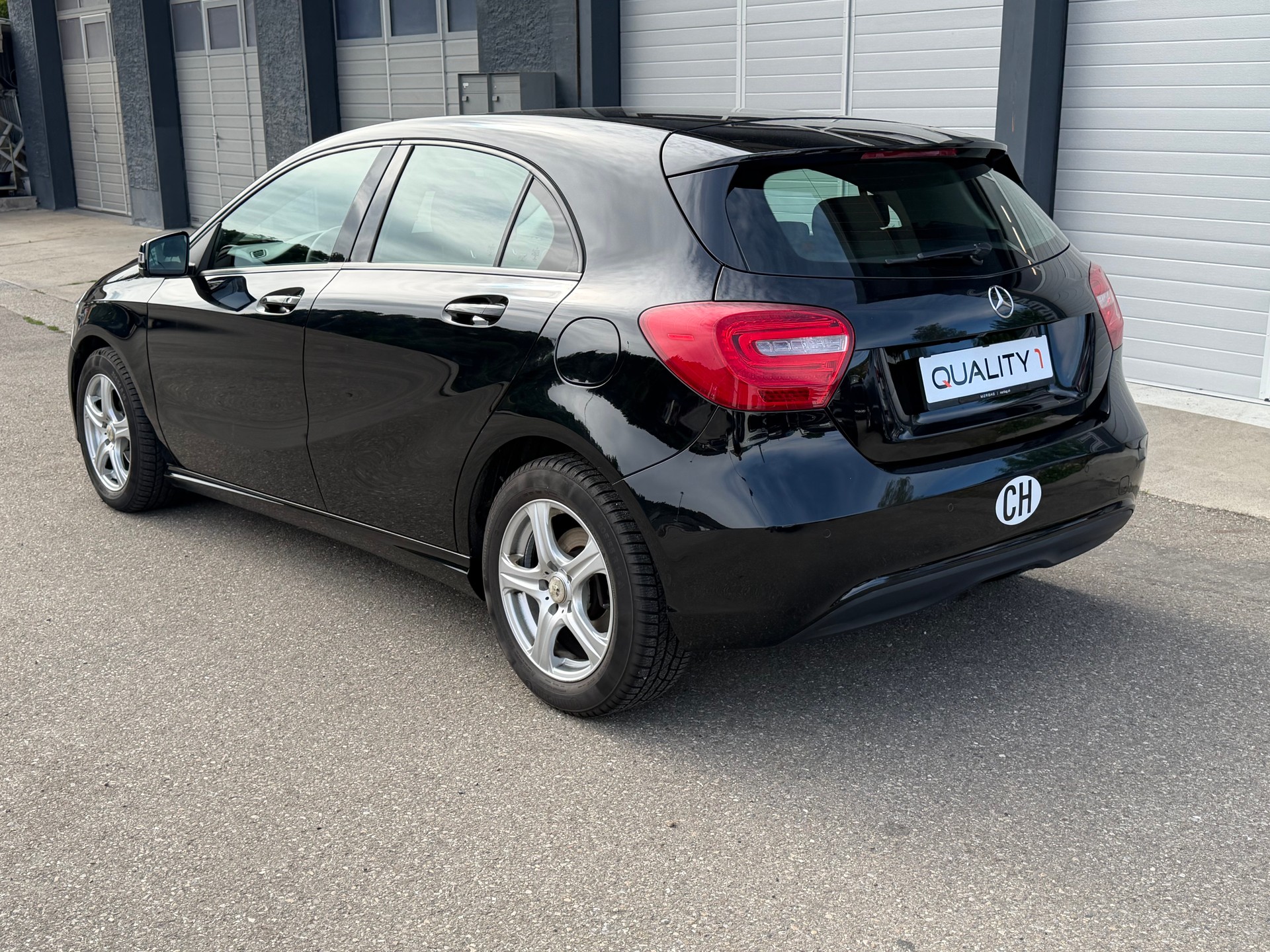 MERCEDES-BENZ A 180 7G-DCT-image-3
