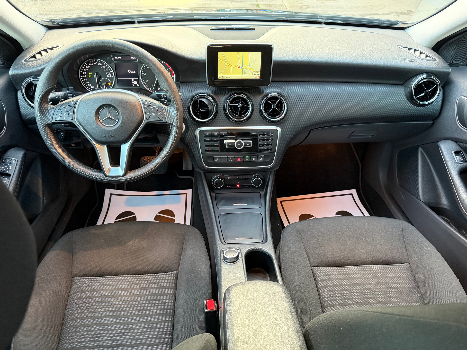 MERCEDES-BENZ A 180 7G-DCT-image-10