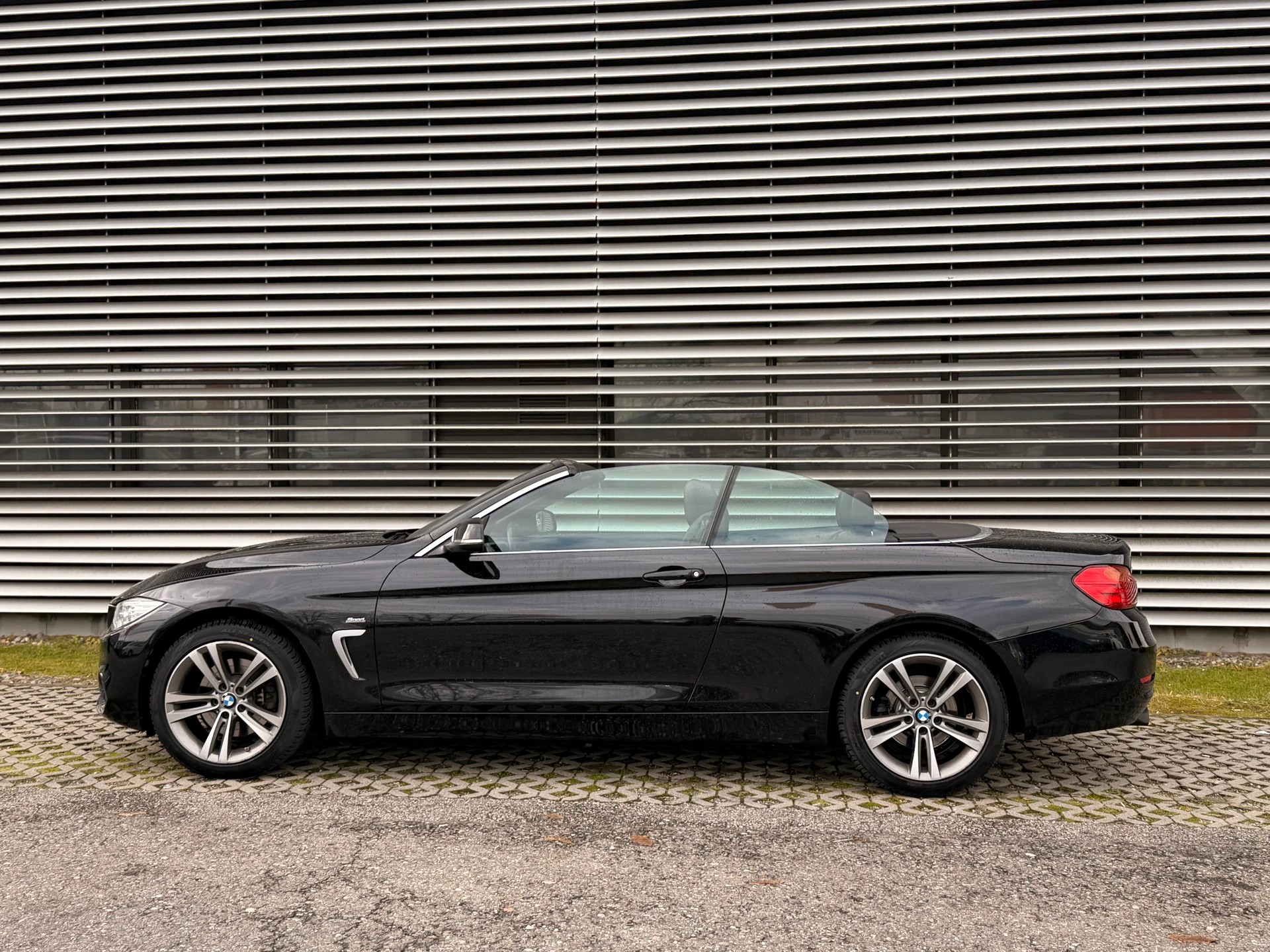 BMW 430i Cabriolet xDrive M Sport Steptronic-image-4