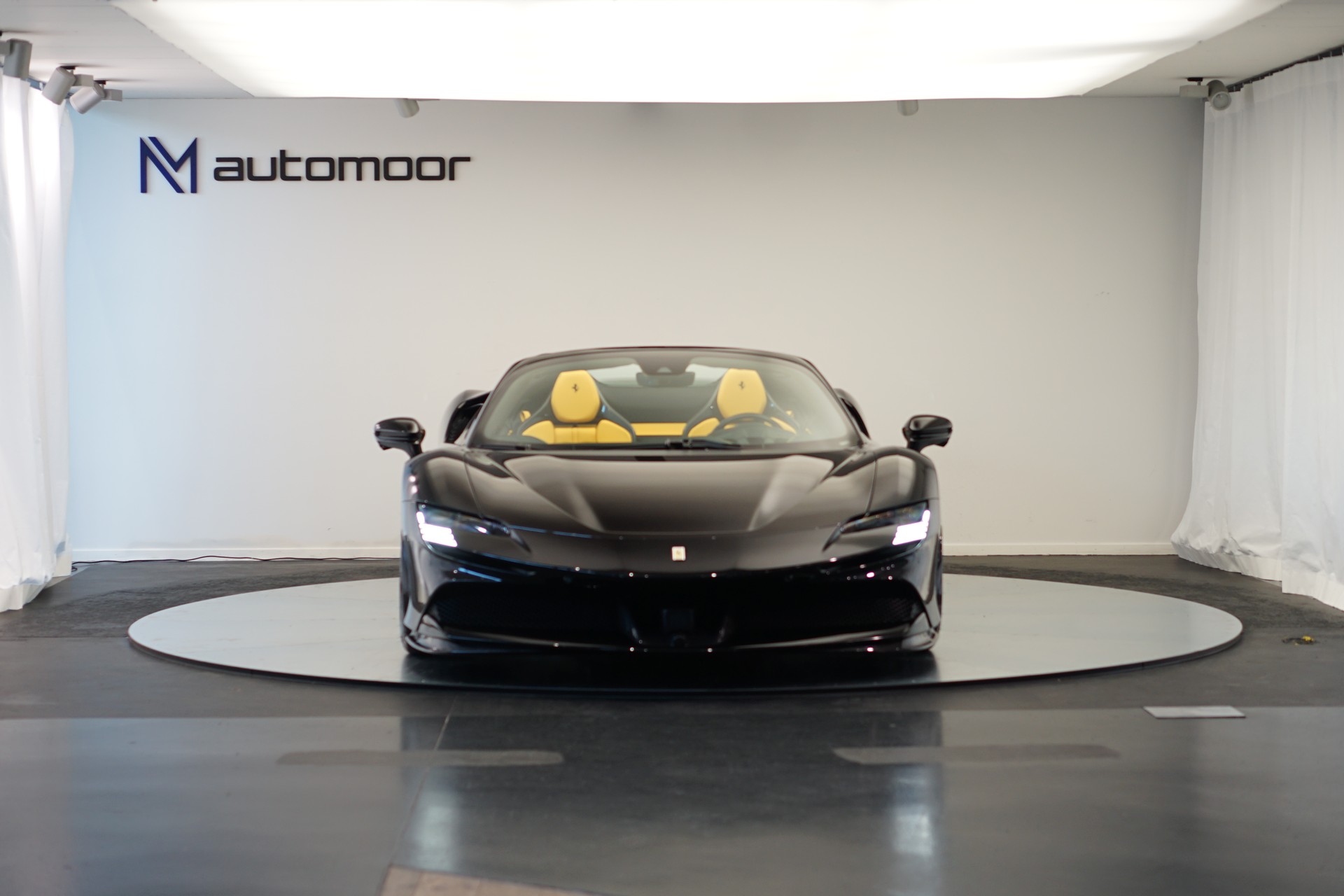 FERRARI SF90 Spider *Novitec* *Daytona* *Carbon* *Nero Daytona*-showroom-element-1