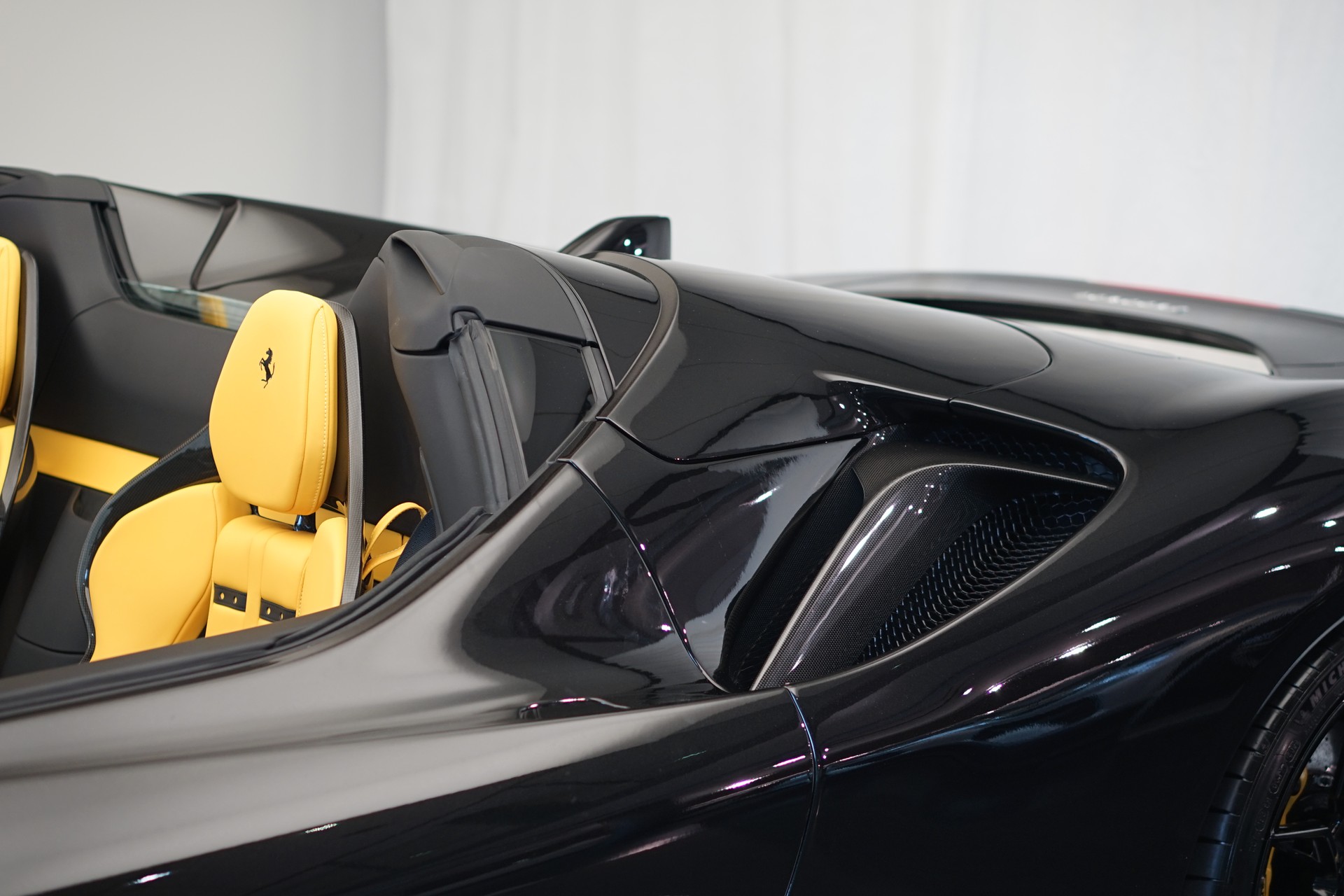 FERRARI SF90 Spider *Novitec* *Daytona* *Carbon* *Nero Daytona*-image-43