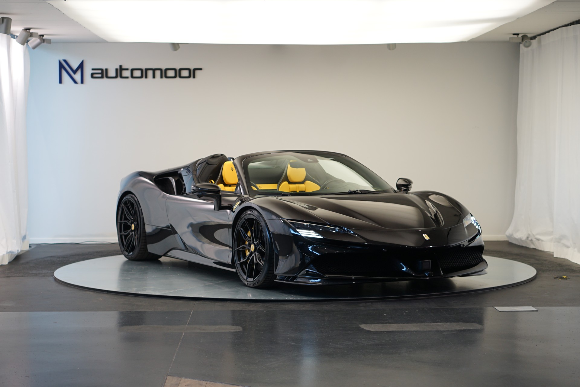 FERRARI SF90 Spider *Novitec* *Daytona* *Carbon* *Nero Daytona*-showroom-element-2