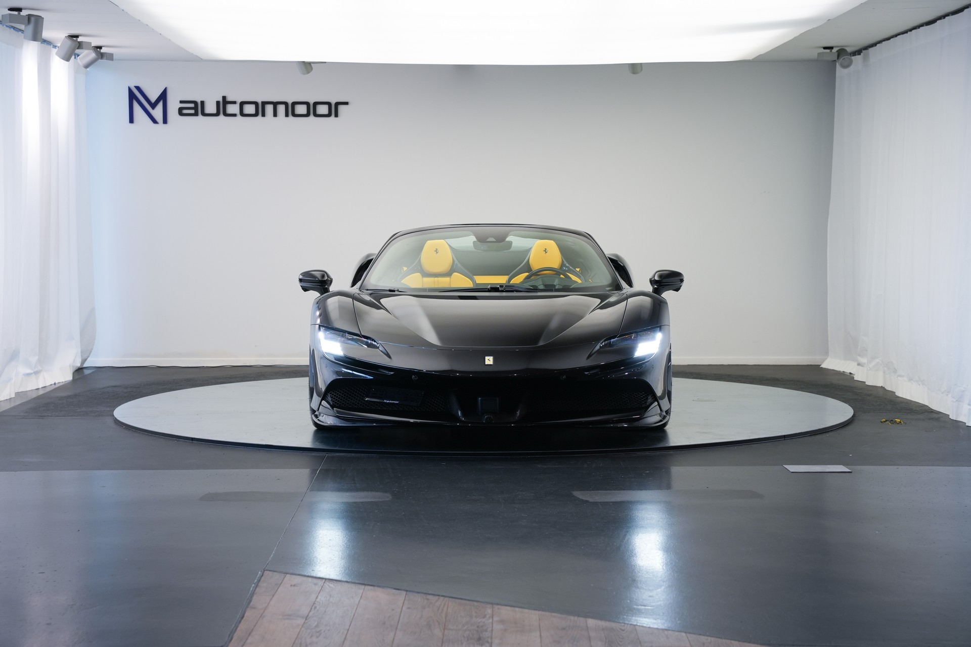 FERRARI SF90 Spider *Novitec* *Daytona* *Carbon* *Nero Daytona*-showroom-element-1