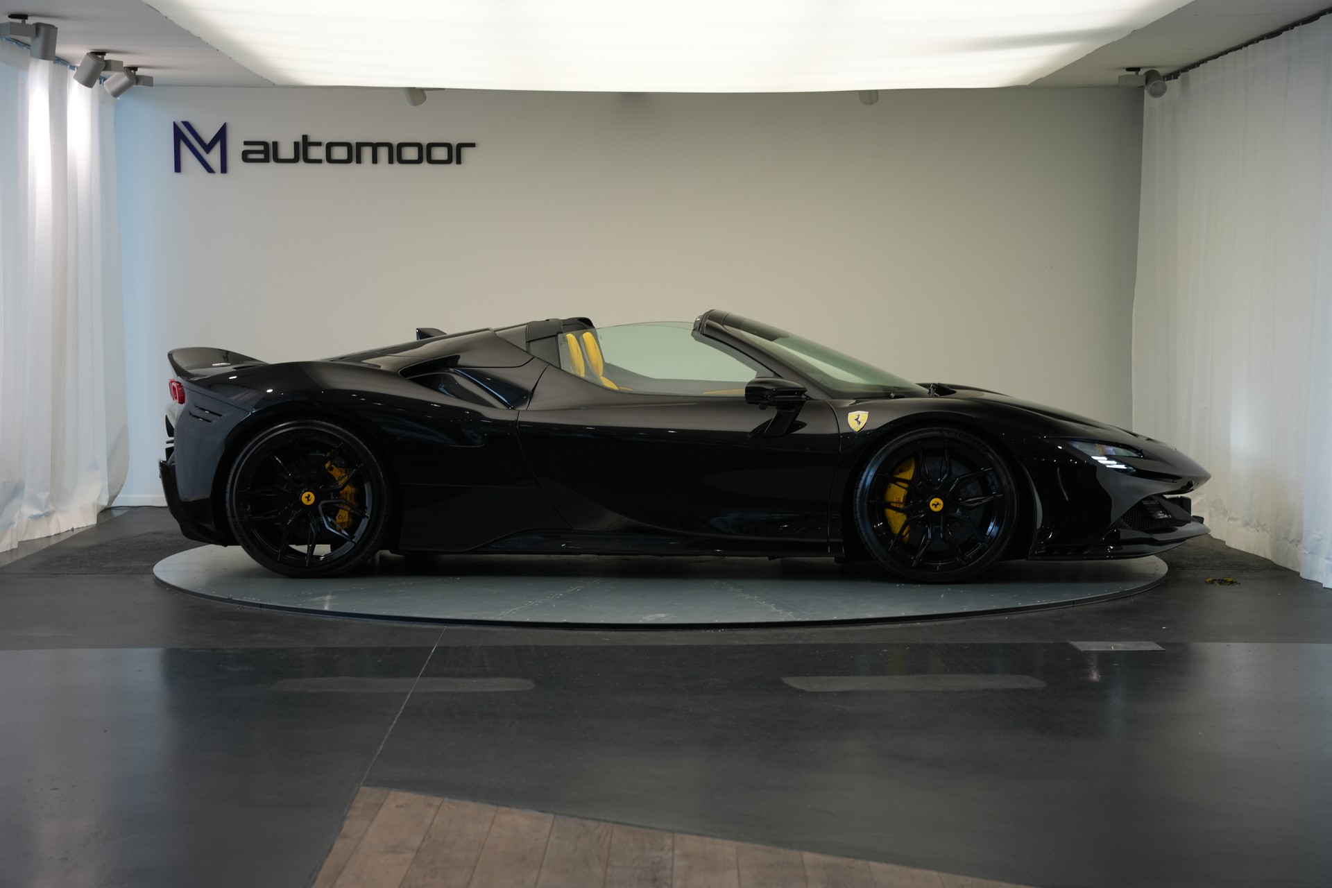 FERRARI SF90 Spider *Novitec* *Daytona* *Carbon* *Nero Daytona*-showroom-element-3