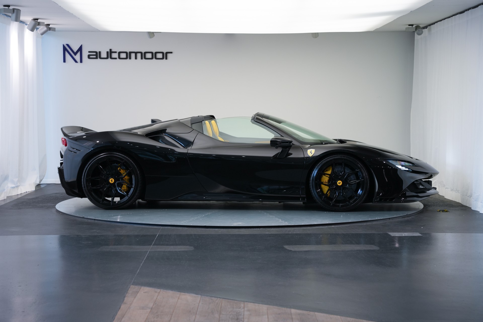 FERRARI SF90 Spider *Novitec* *Daytona* *Carbon* *Nero Daytona*-showroom-element-3