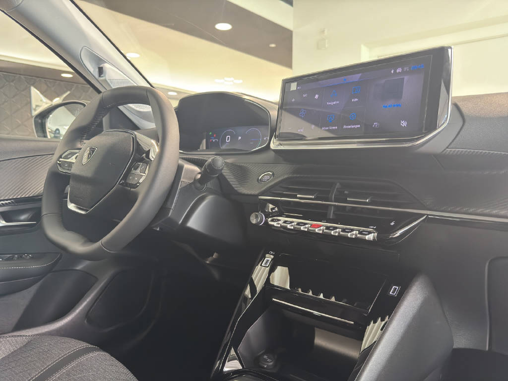 PEUGEOT 208 1.2 Hybrid Allure-image-10