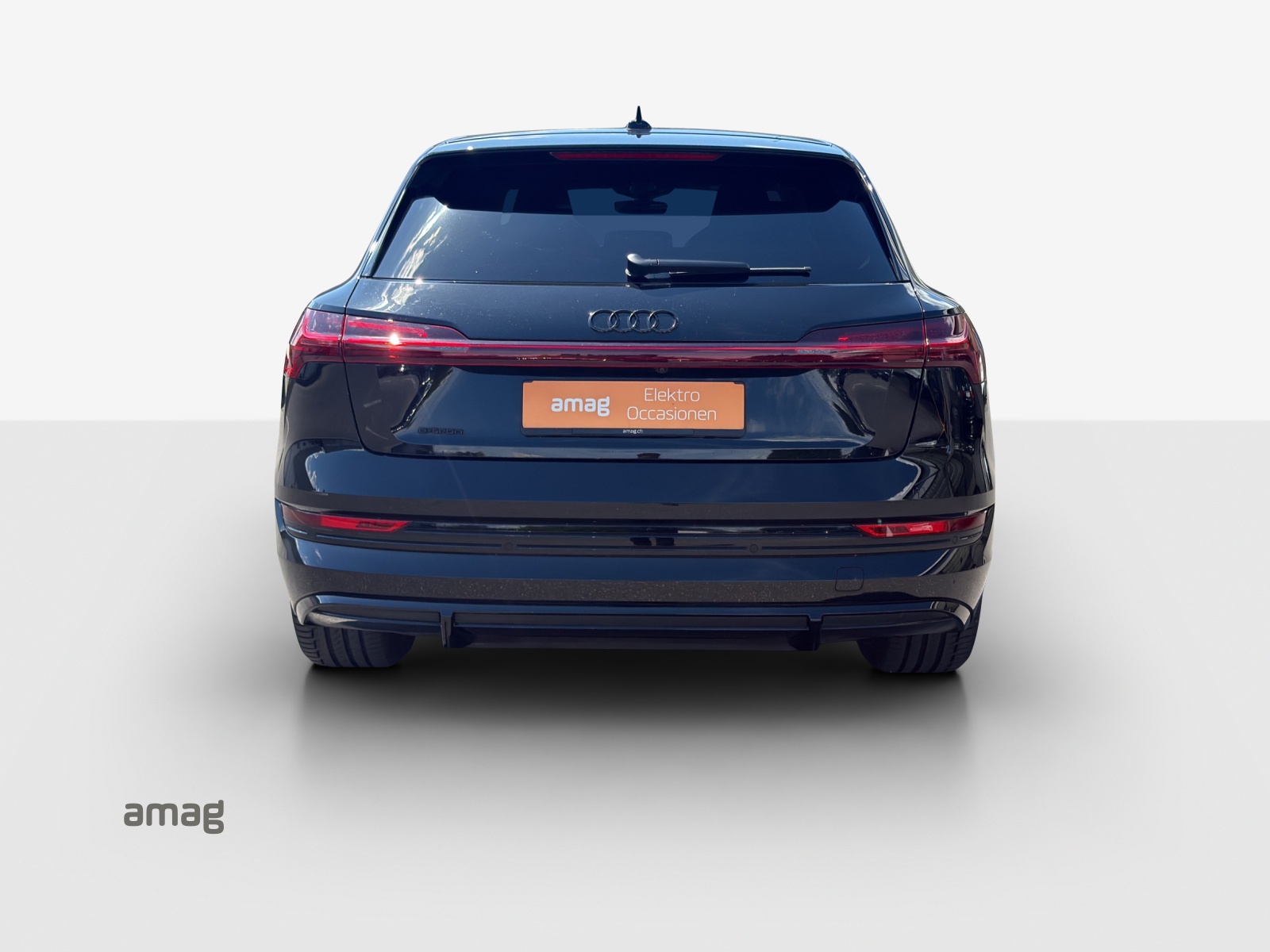 AUDI e-tron 55 S Line Black Edition quattro-image-4