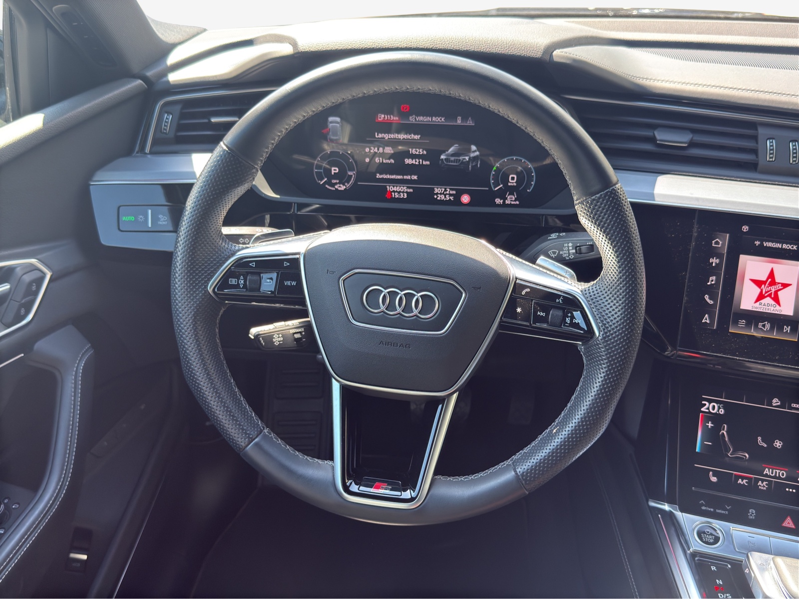 AUDI e-tron 55 S Line Black Edition quattro-image-10
