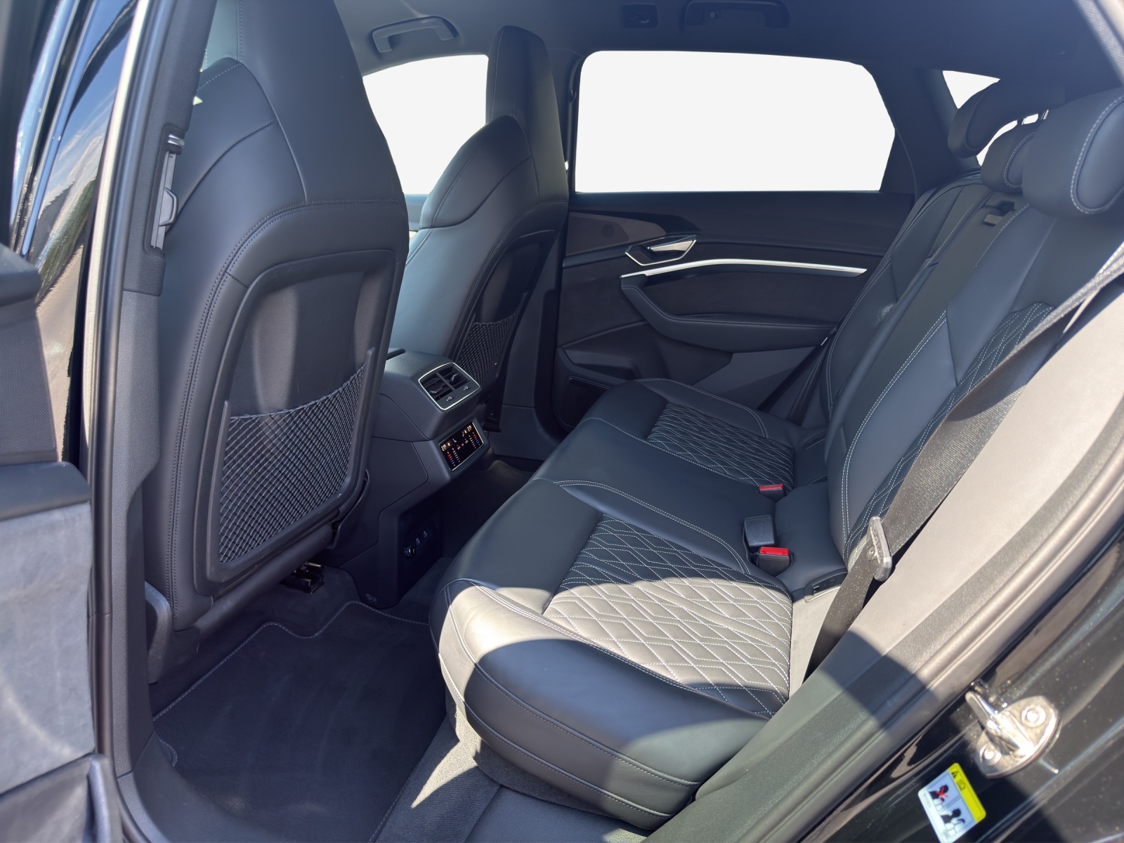 AUDI e-tron 55 S Line Black Edition quattro-image-12