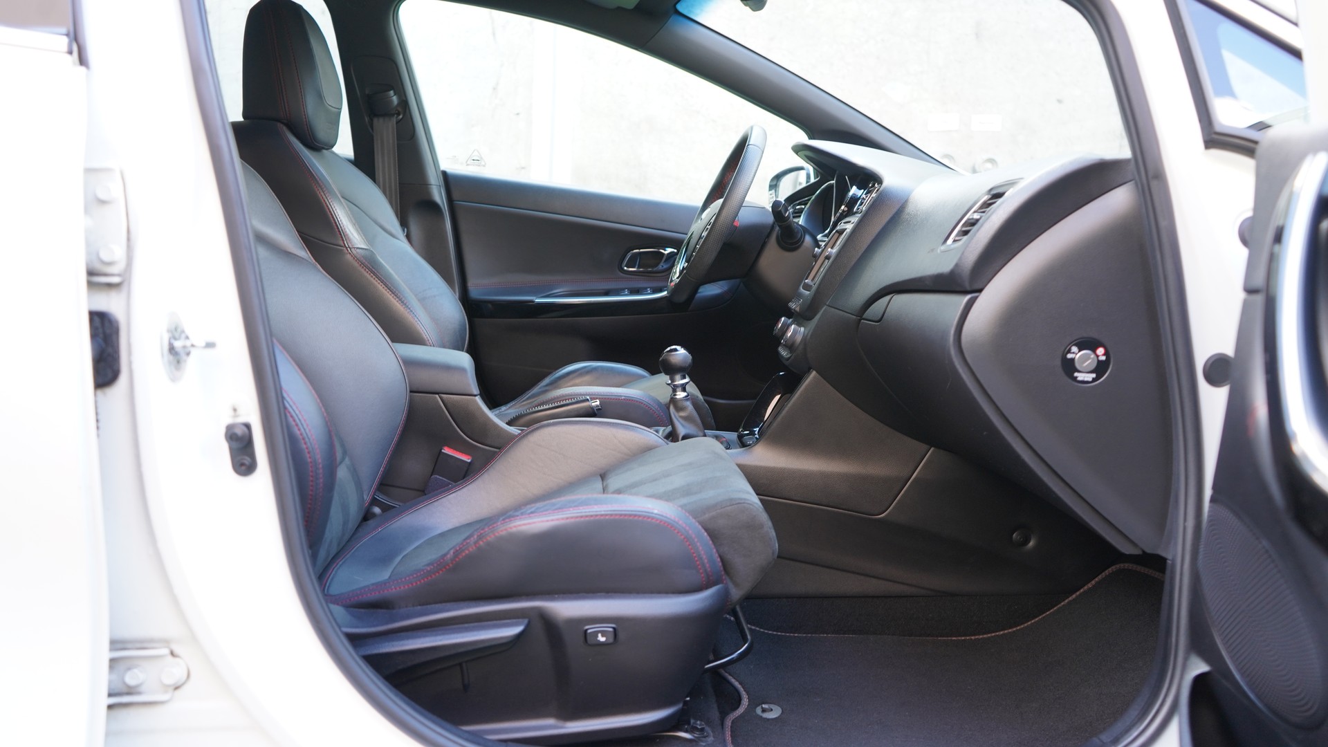 KIA Cee'd 1.6 GDi Turbo GT-image-13