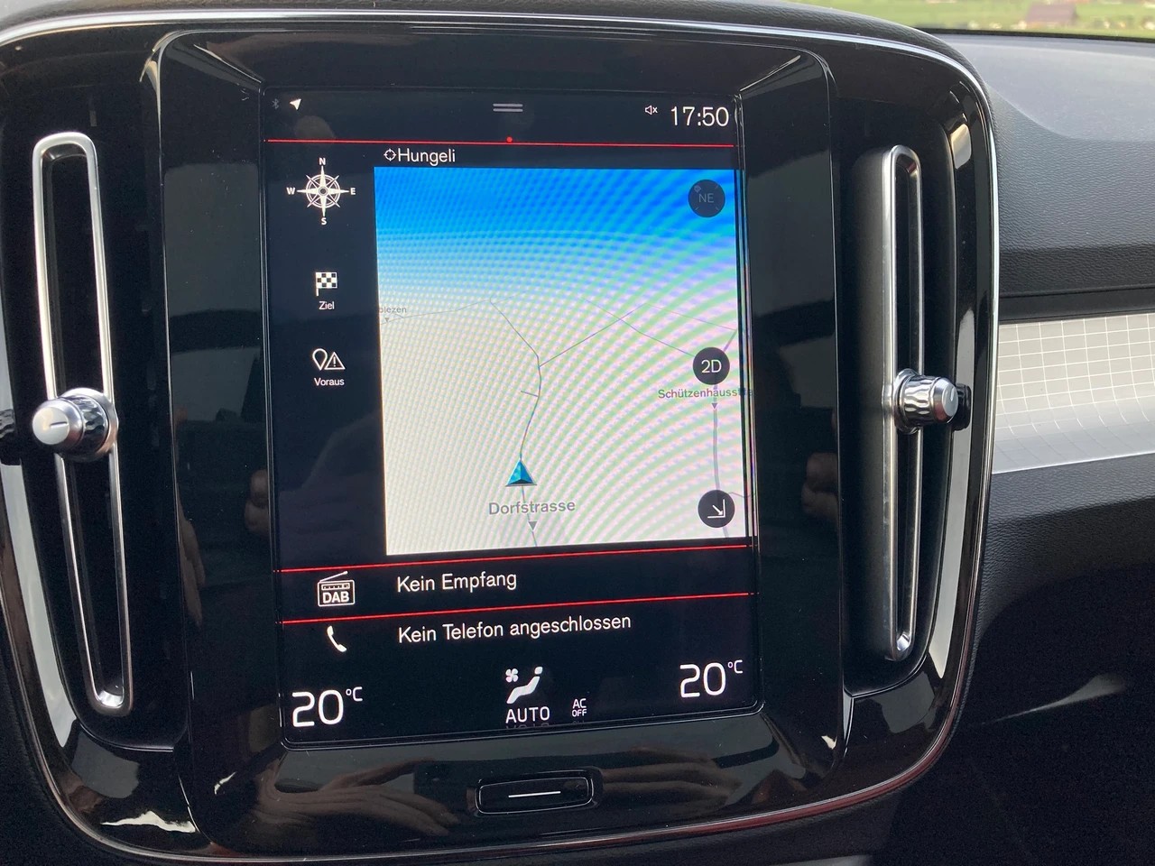 VOLVO XC40 D4 AWD Momentum Geartronic-image-9