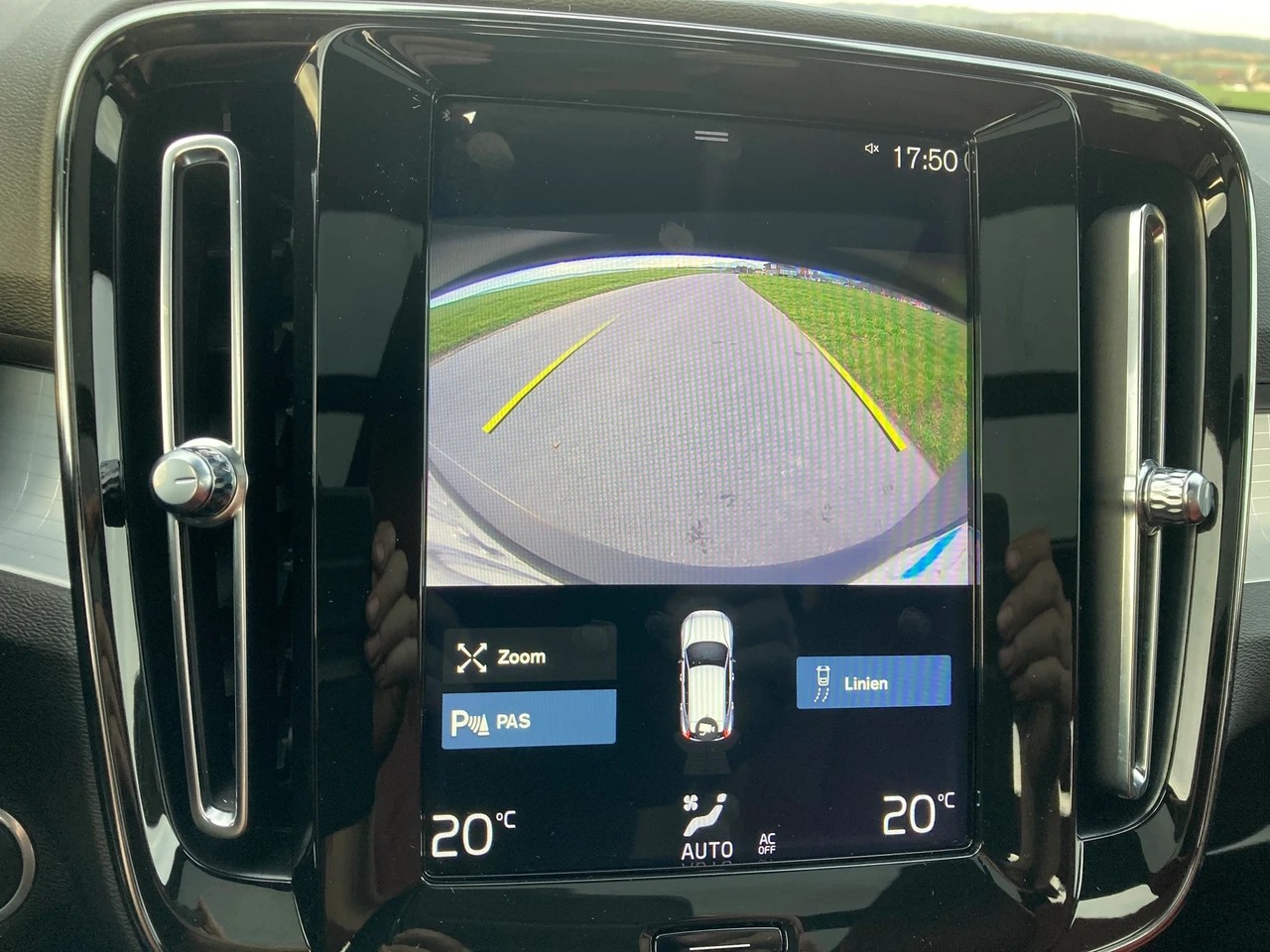 VOLVO XC40 D4 AWD Momentum Geartronic-image-10