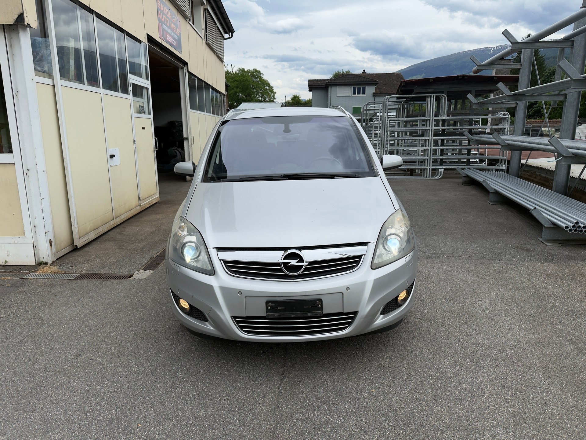 OPEL Zafira 1.9 CDTI Cosmo Automatic-image-0