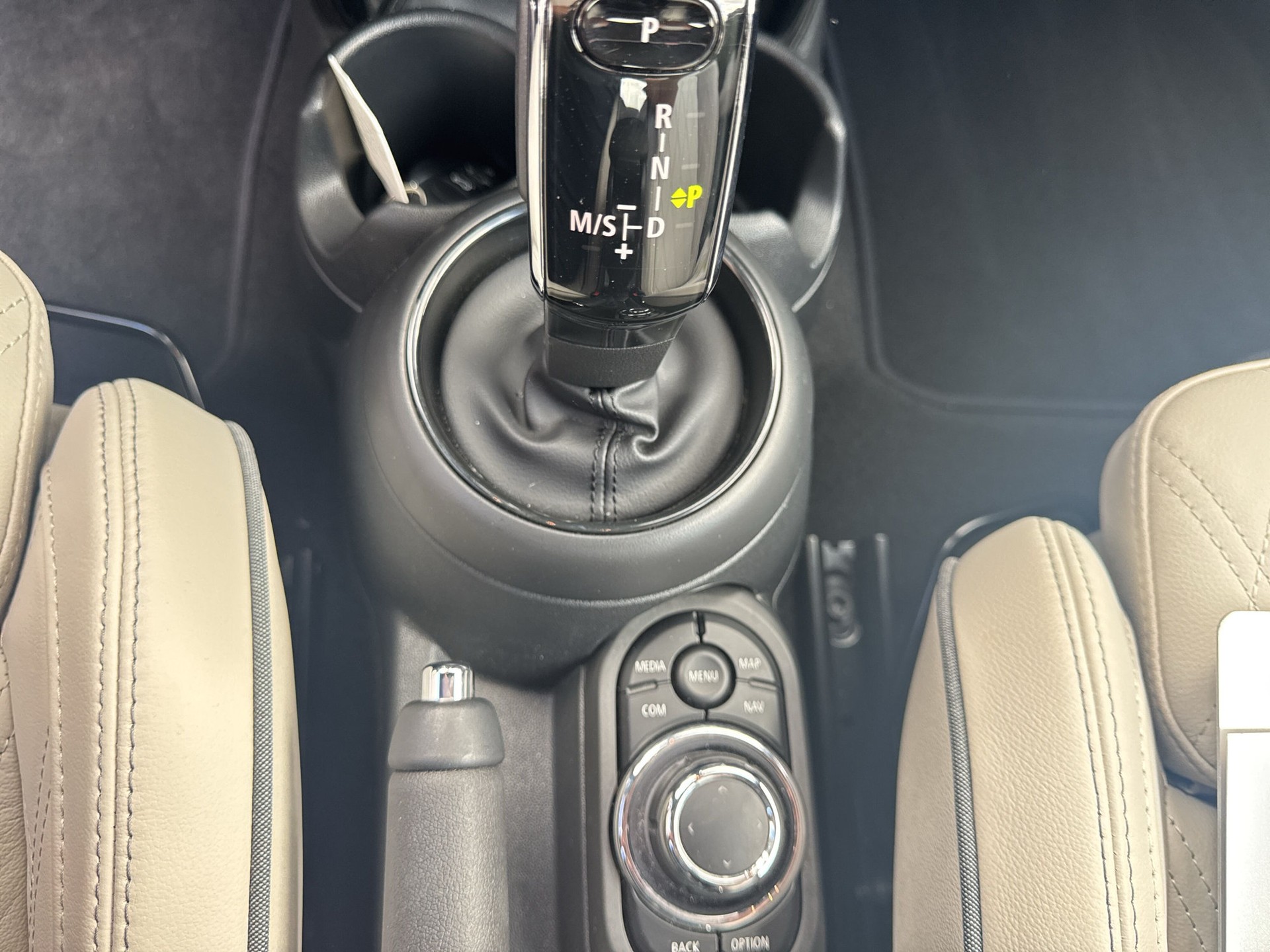 MINI Cooper Steptronic DKG-image-12