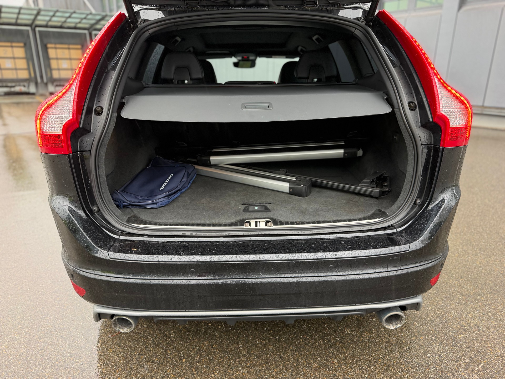 VOLVO XC60 D5 AWD Kinetic R-Design Geartronic-image-8