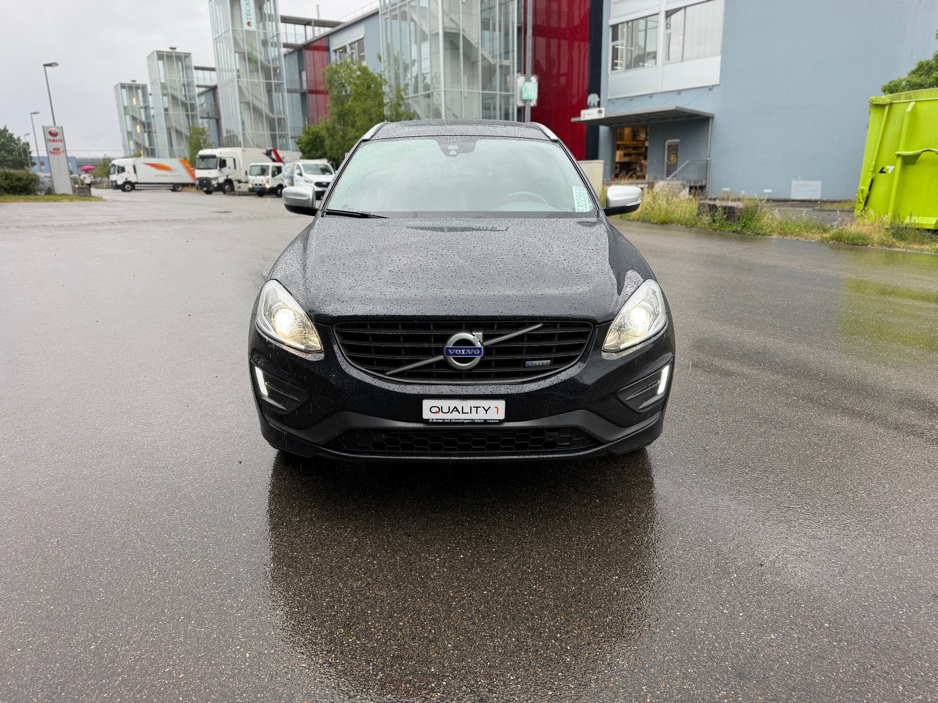 VOLVO XC60 D5 AWD Kinetic R-Design Geartronic-image-1