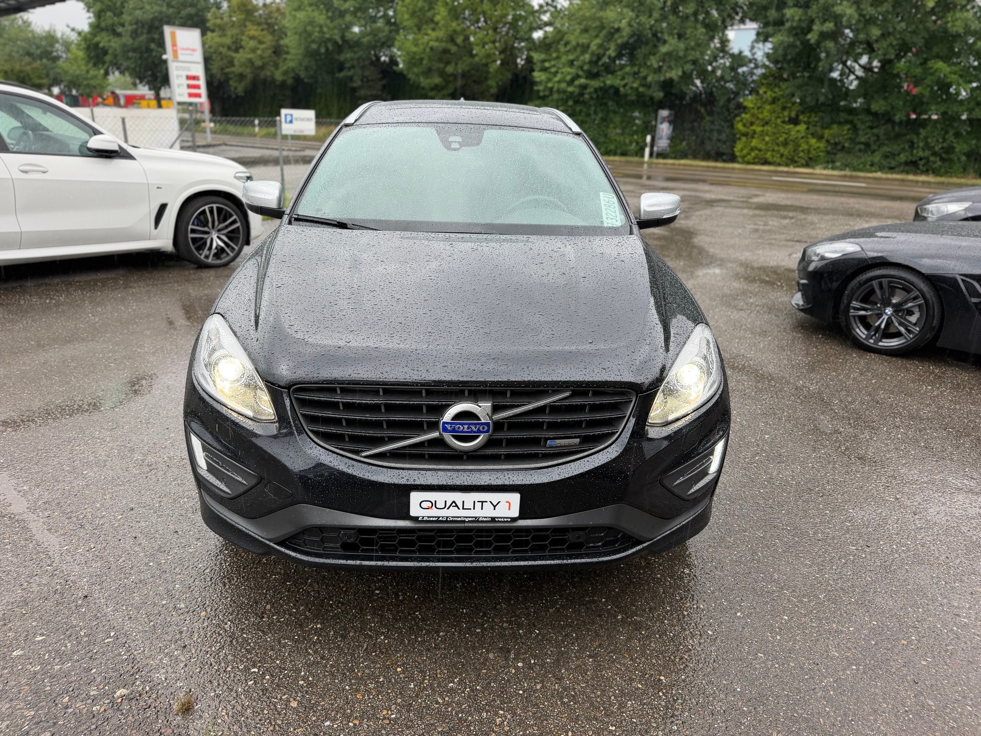 VOLVO XC60 D5 AWD Kinetic R-Design Geartronic-image-25