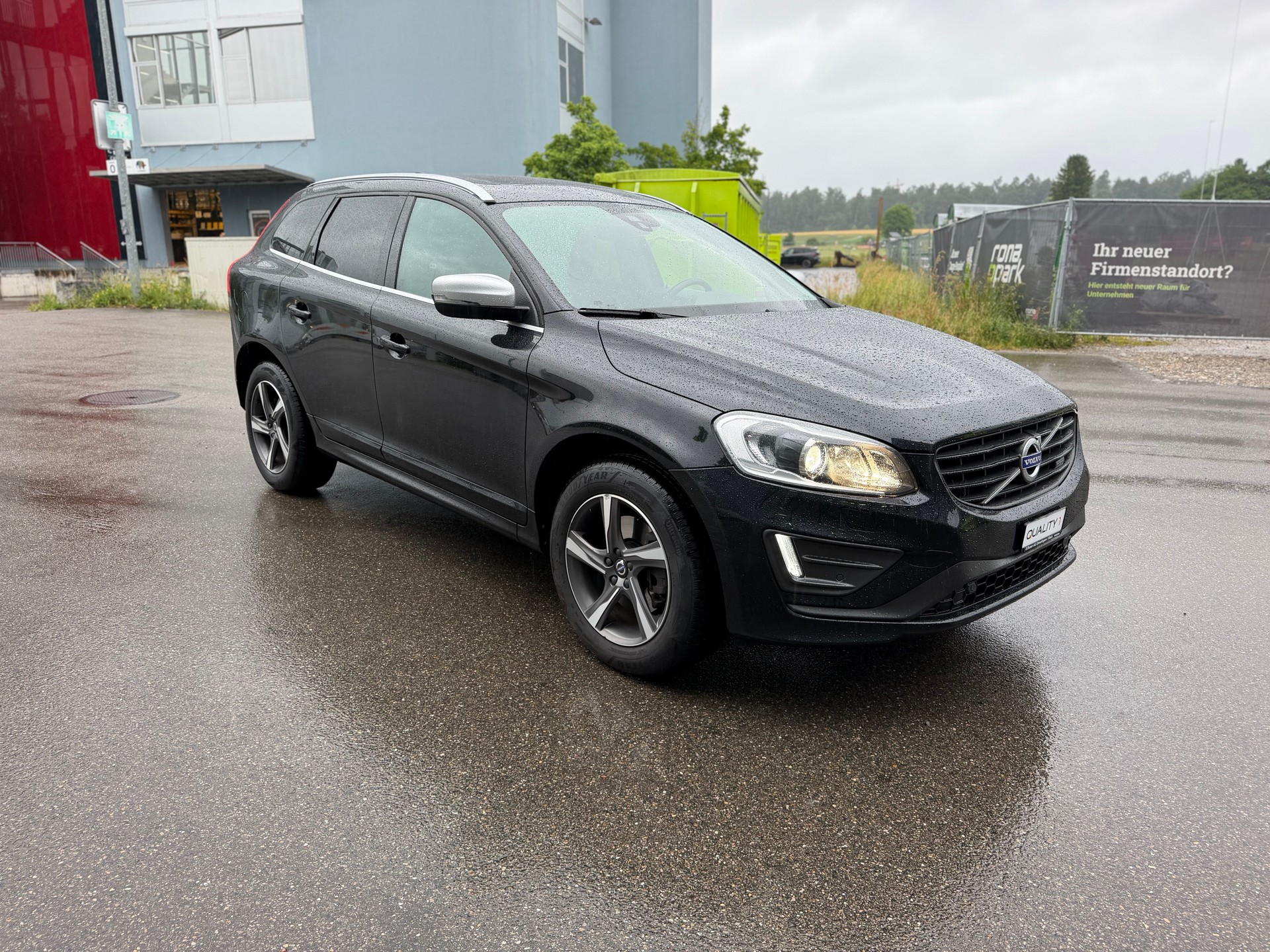VOLVO XC60 D5 AWD Kinetic R-Design Geartronic-image-2