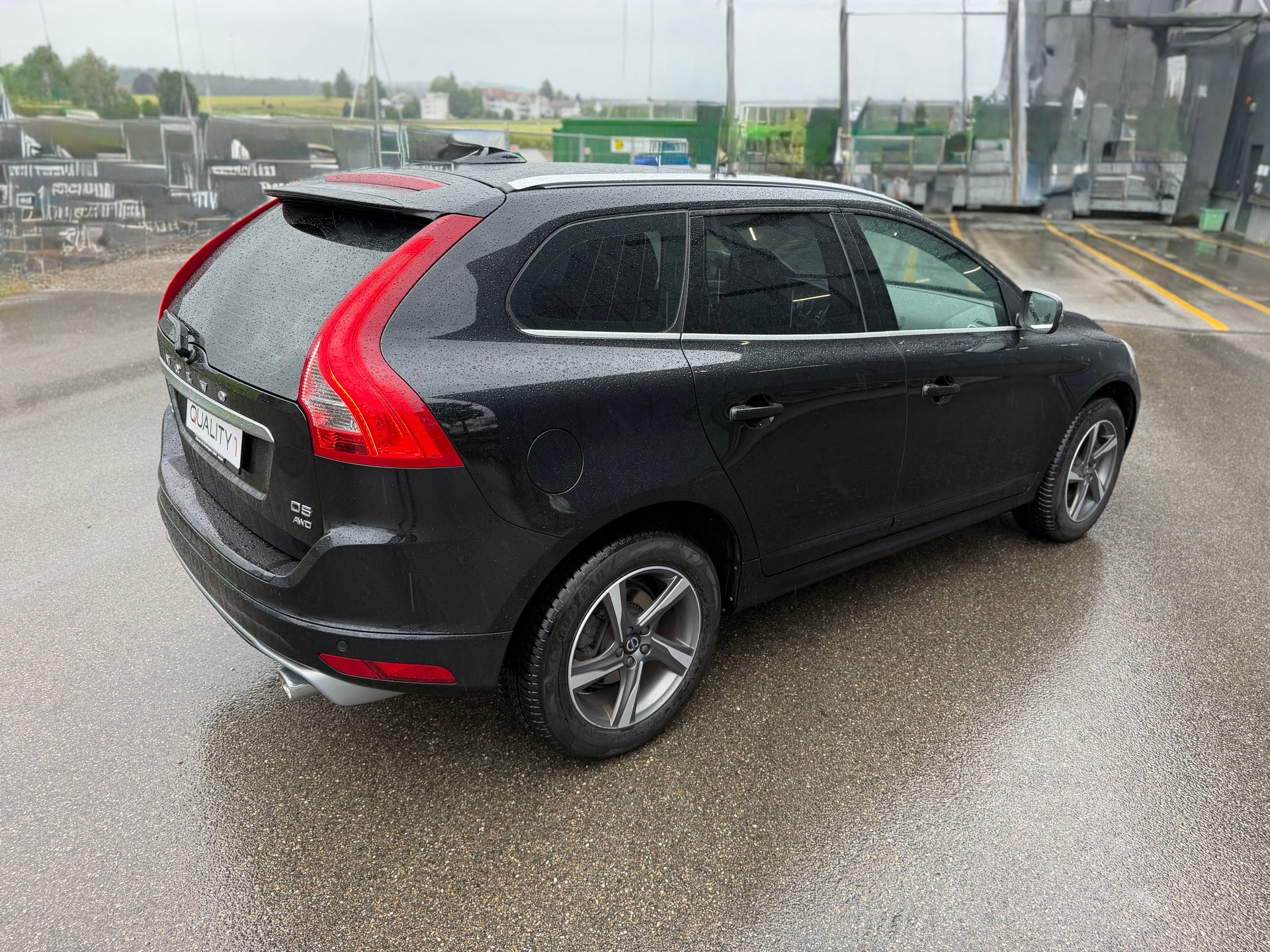 VOLVO XC60 D5 AWD Kinetic R-Design Geartronic-image-4