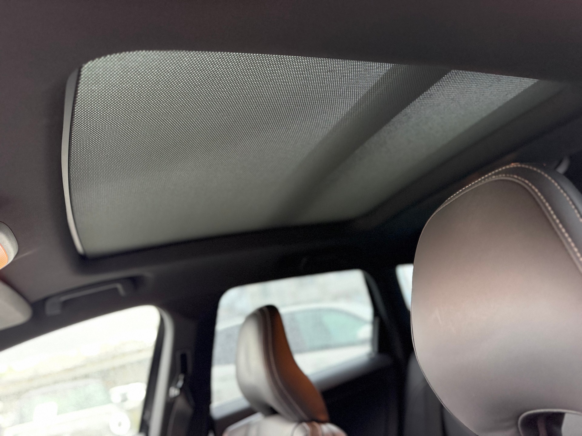 VOLVO XC60 D5 AWD Kinetic R-Design Geartronic-image-23