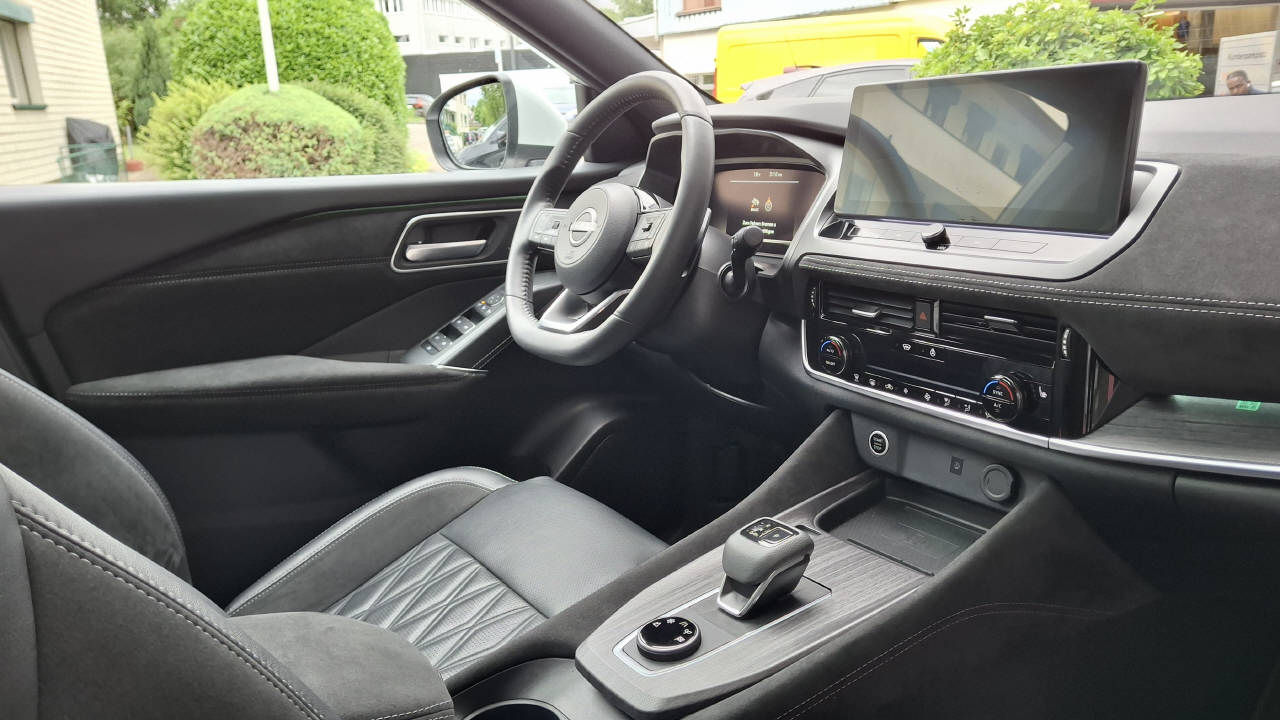 NISSAN Qashqai 1.3 DIG-T Tekna+ 4x4-image-6