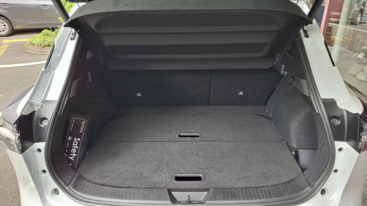 NISSAN Qashqai 1.3 DIG-T Tekna+ 4x4-image-5
