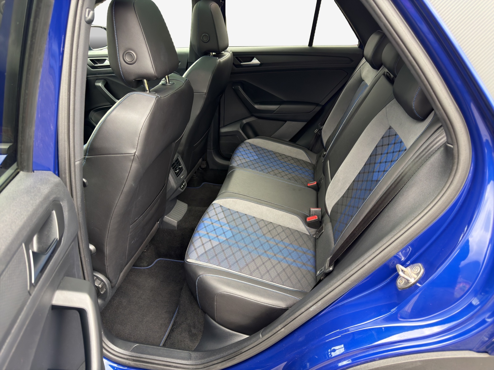 VW T-Roc 2.0 TSI R DSG 4Motion-image-11