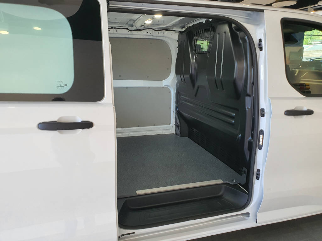 FORD E-Transit C Van 320 L1 Trend 4x4-image-10