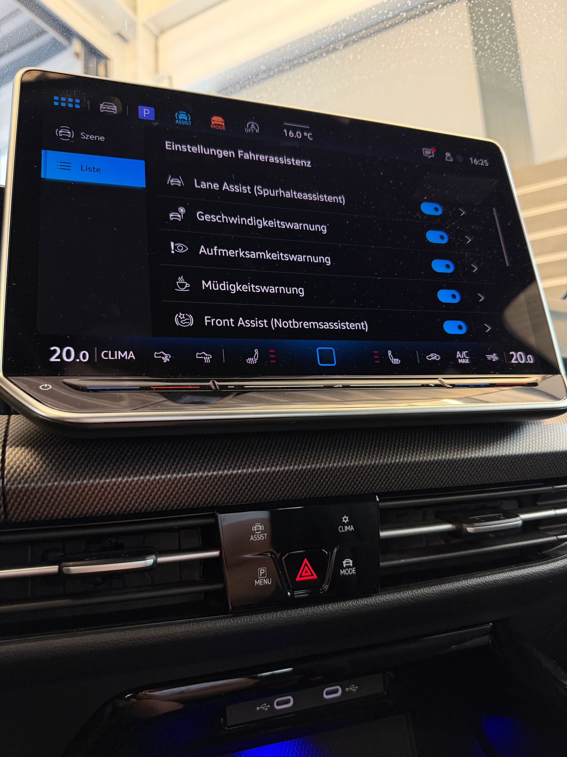 VW Golf VIII 1.5 eTSI R-Line DSG-image-14