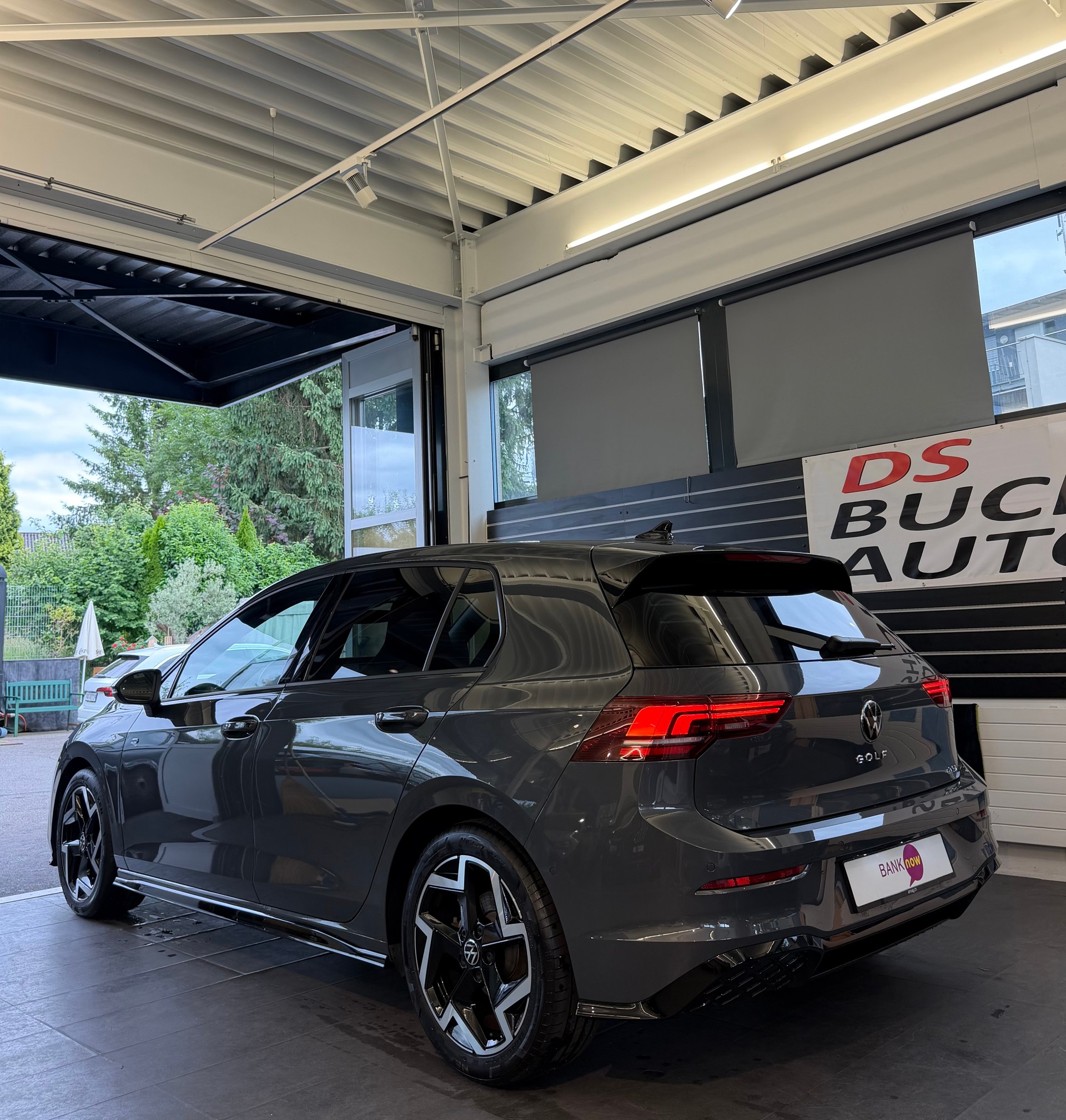 VW Golf VIII 1.5 eTSI R-Line DSG-image-3