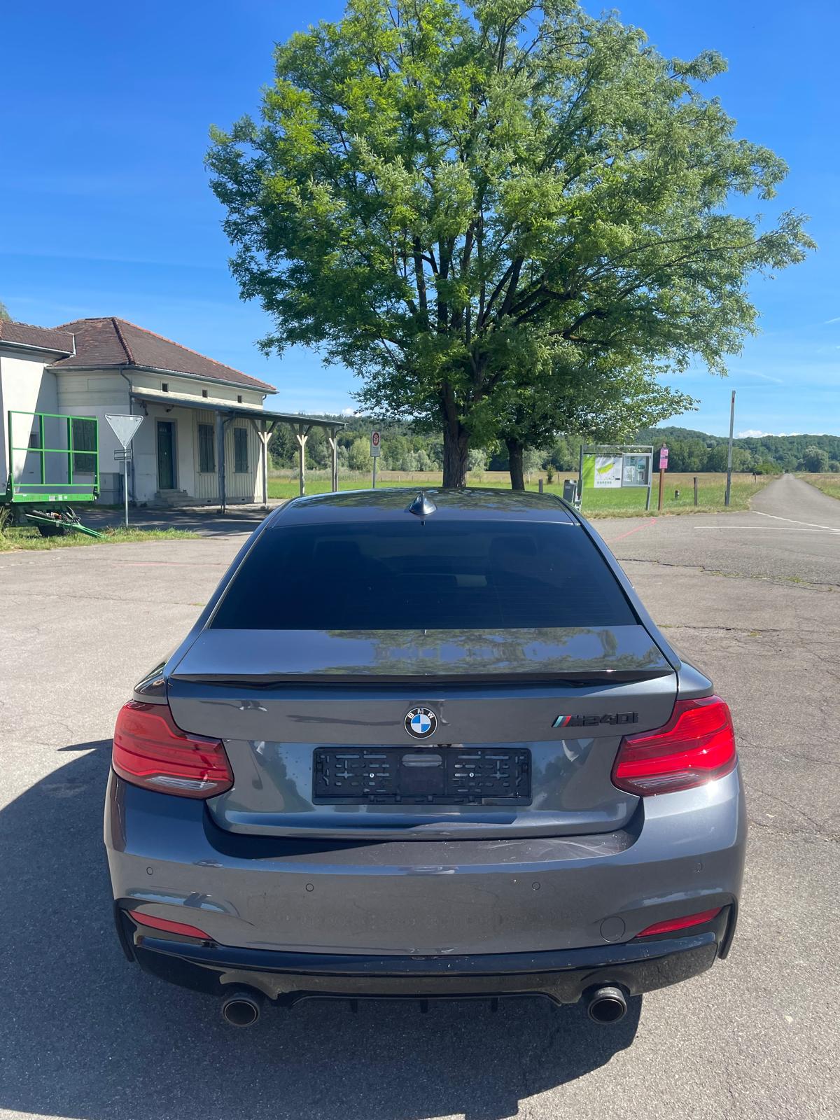 BMW M240i xDrive-image-4