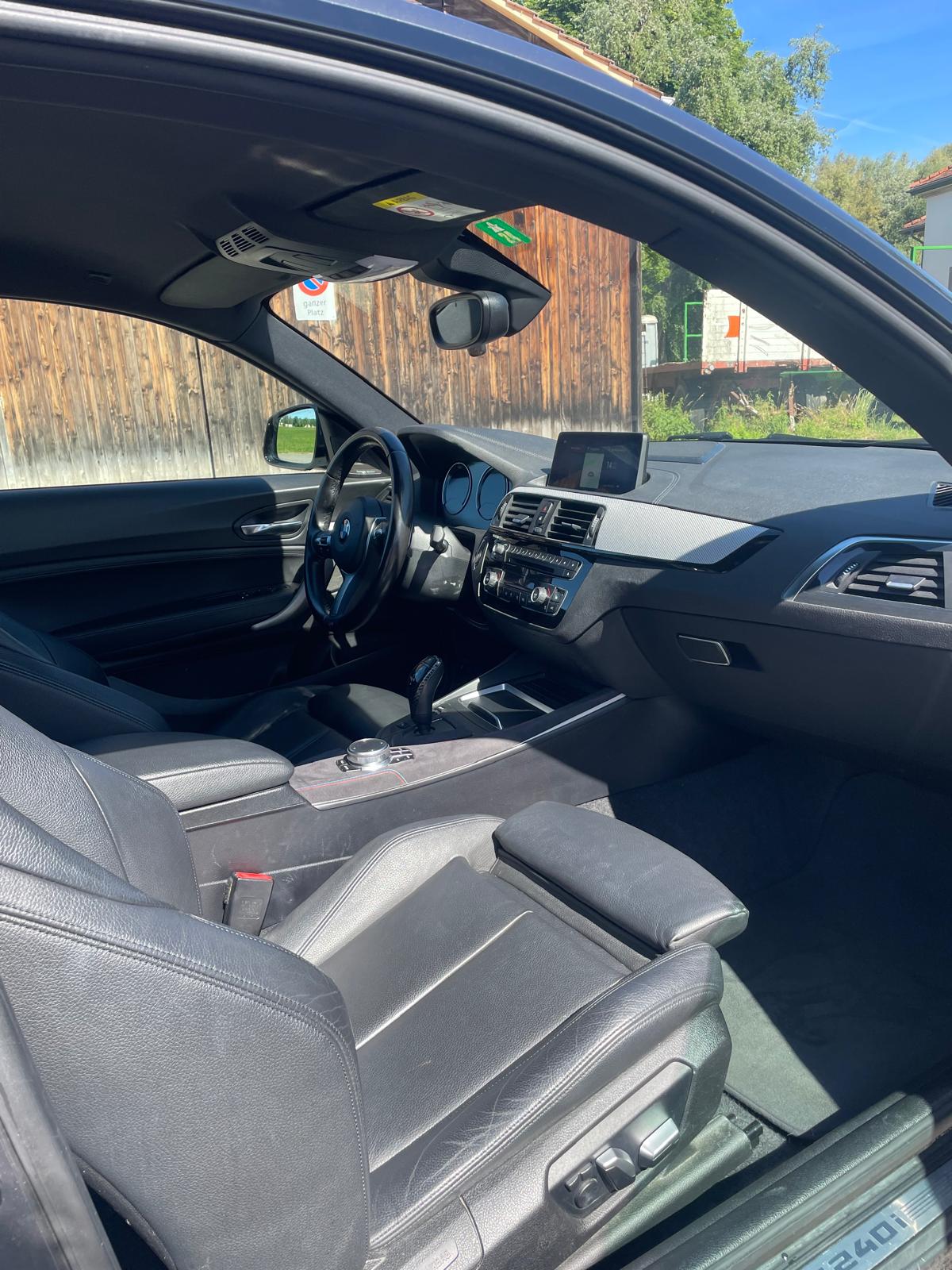 BMW M240i xDrive-image-1