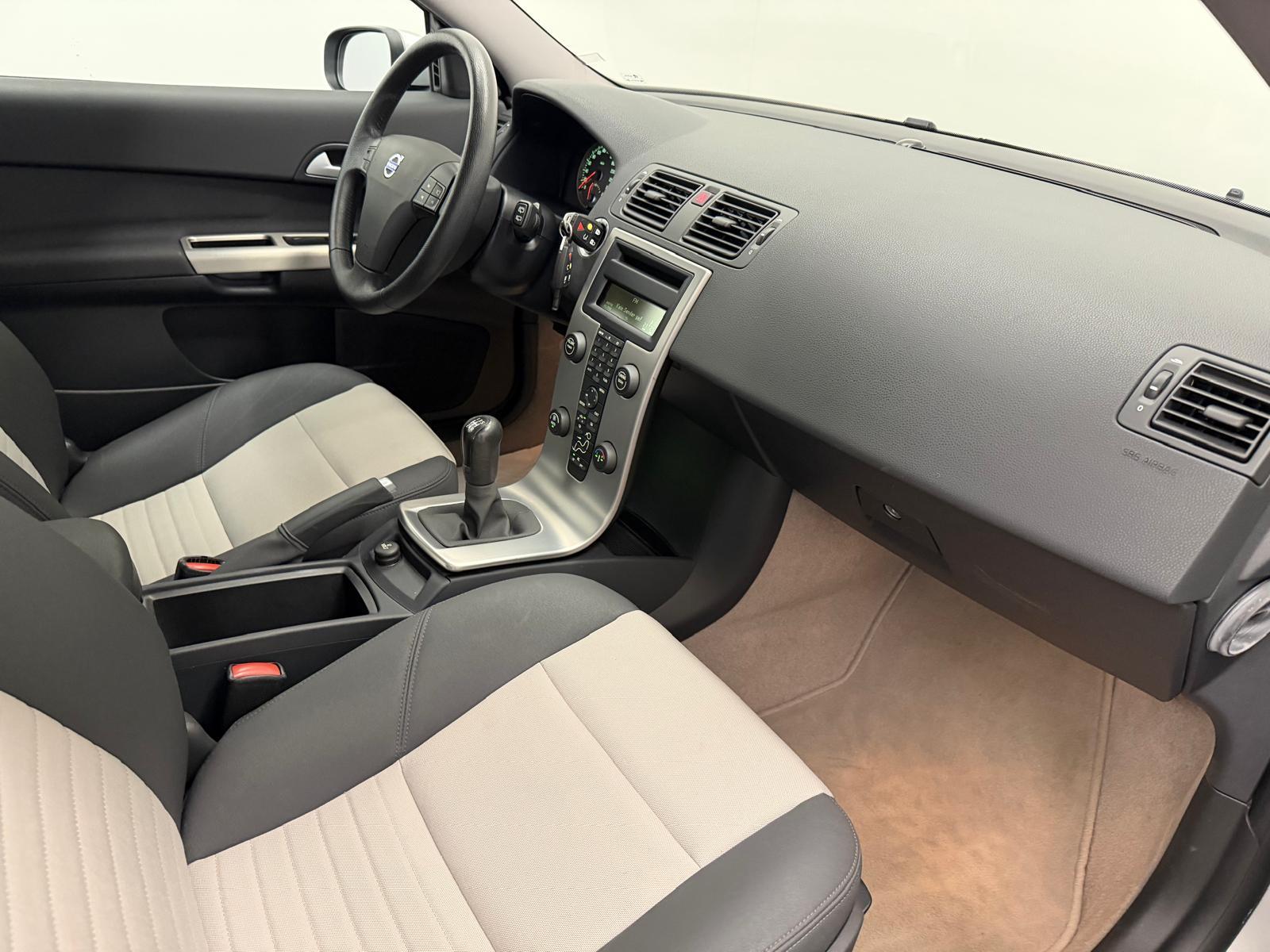 VOLVO C30 1.8 16V Momentum flexifuel-image-9