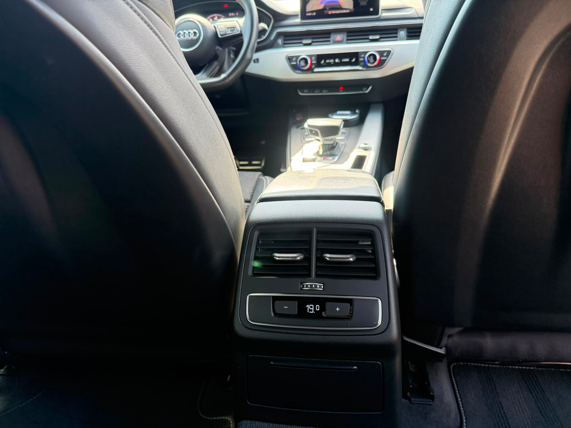 AUDI S4 Avant 3.0 TFSI quattro tiptronic-image-22