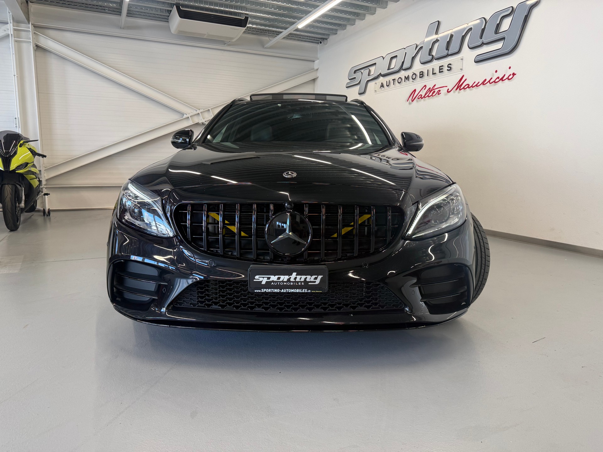 MERCEDES-BENZ C 43 AMG 4Matic 9G-Tronic full black ch auto-showroom-element-3