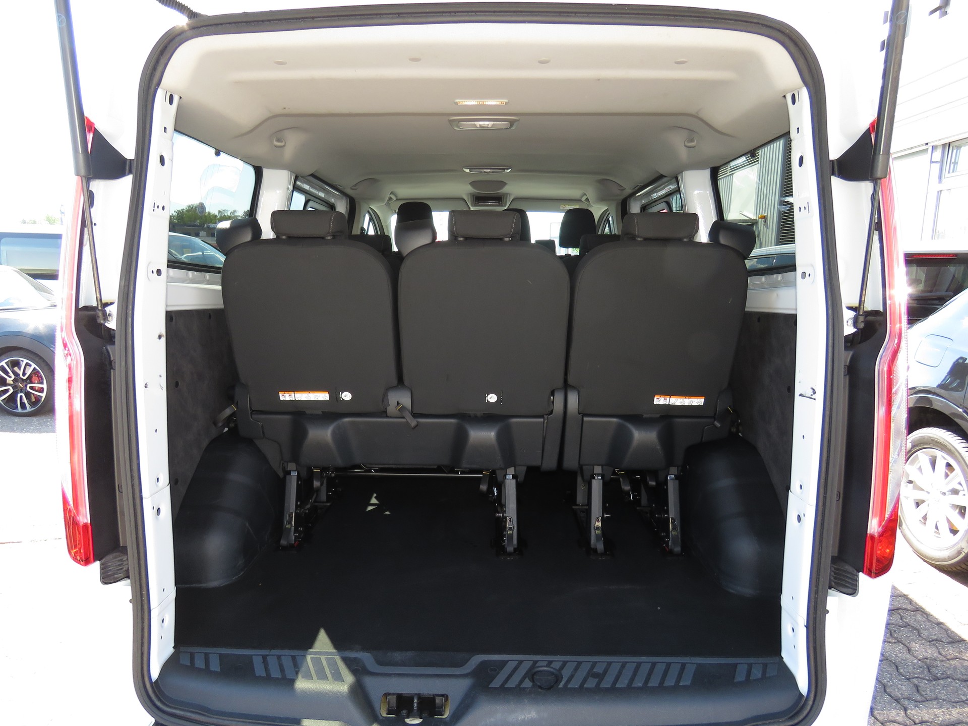 FORD Transit Custom 1.0 Eco Boost 320 L1H1 Trend PHEV (9-Plätzer, Automat) ab Platz !!!-image-12