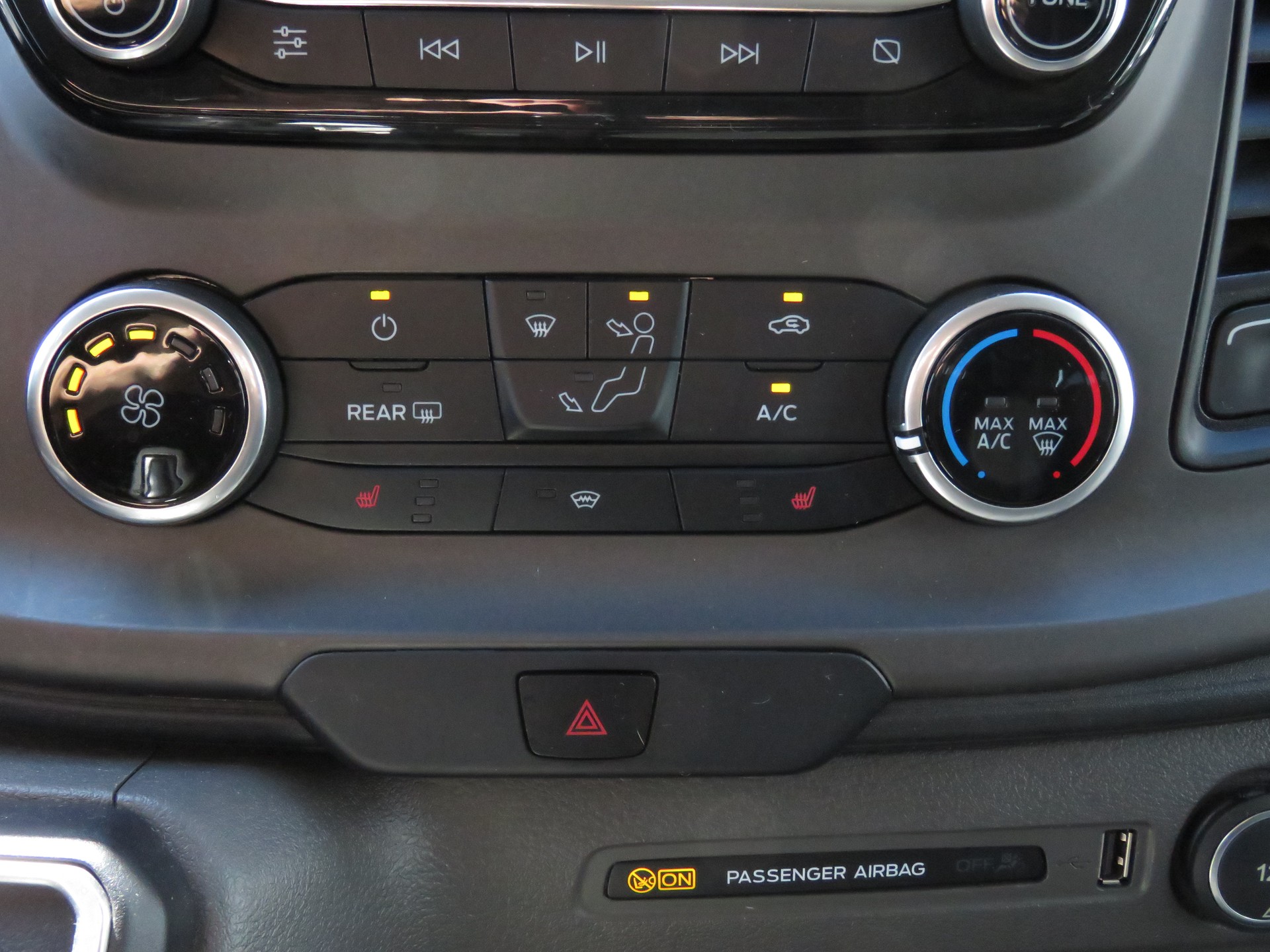 FORD Transit Custom 1.0 Eco Boost 320 L1H1 Trend PHEV (9-Plätzer, Automat) ab Platz !!!-image-18