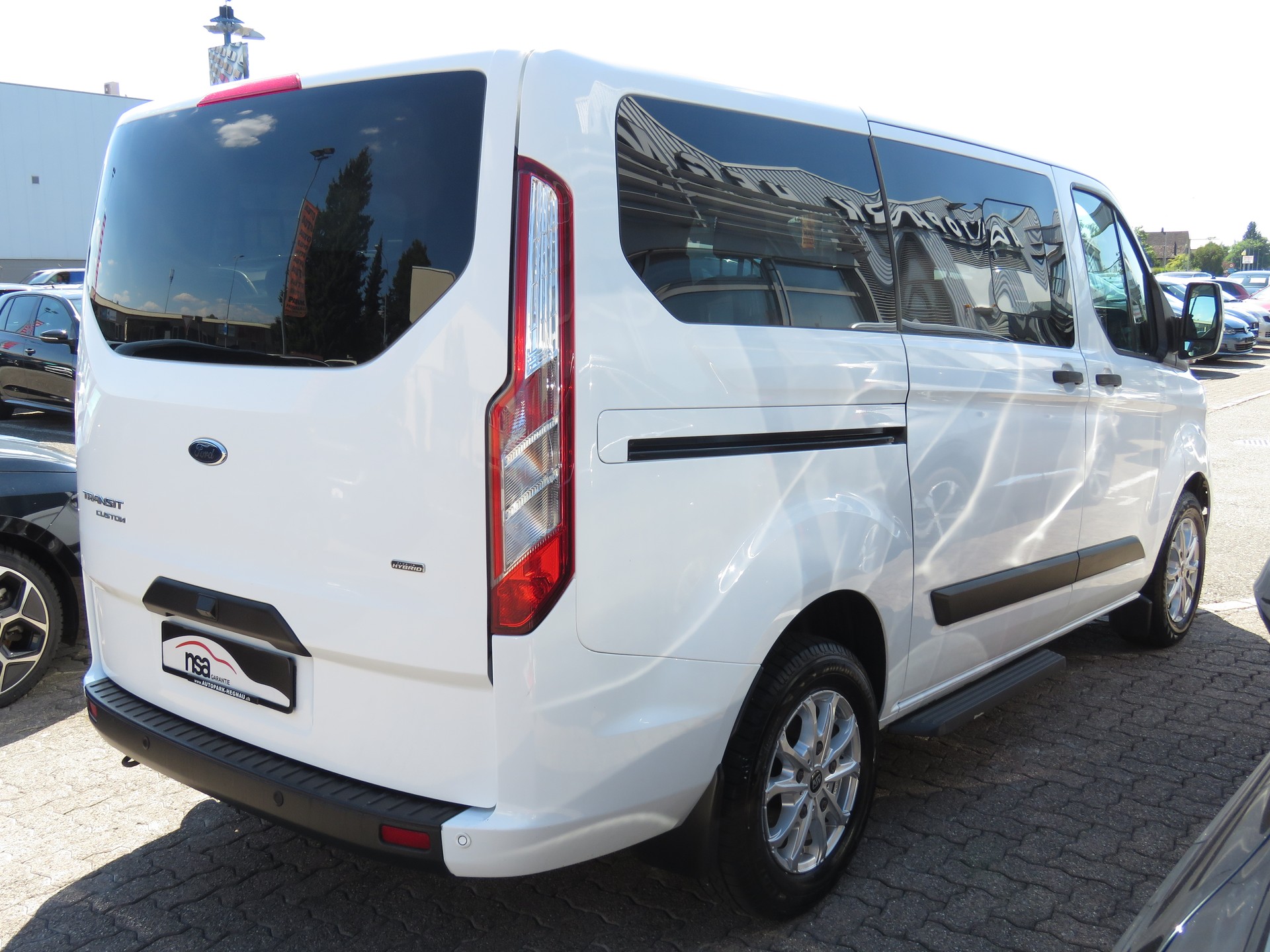 FORD Transit Custom 1.0 Eco Boost 320 L1H1 Trend PHEV (9-Plätzer, Automat) ab Platz !!!-showroom-element-3