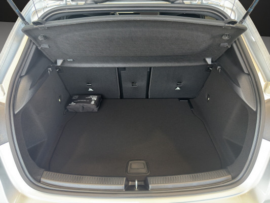 MERCEDES-BENZ A 250 4Matic 8G-DCT-image-12