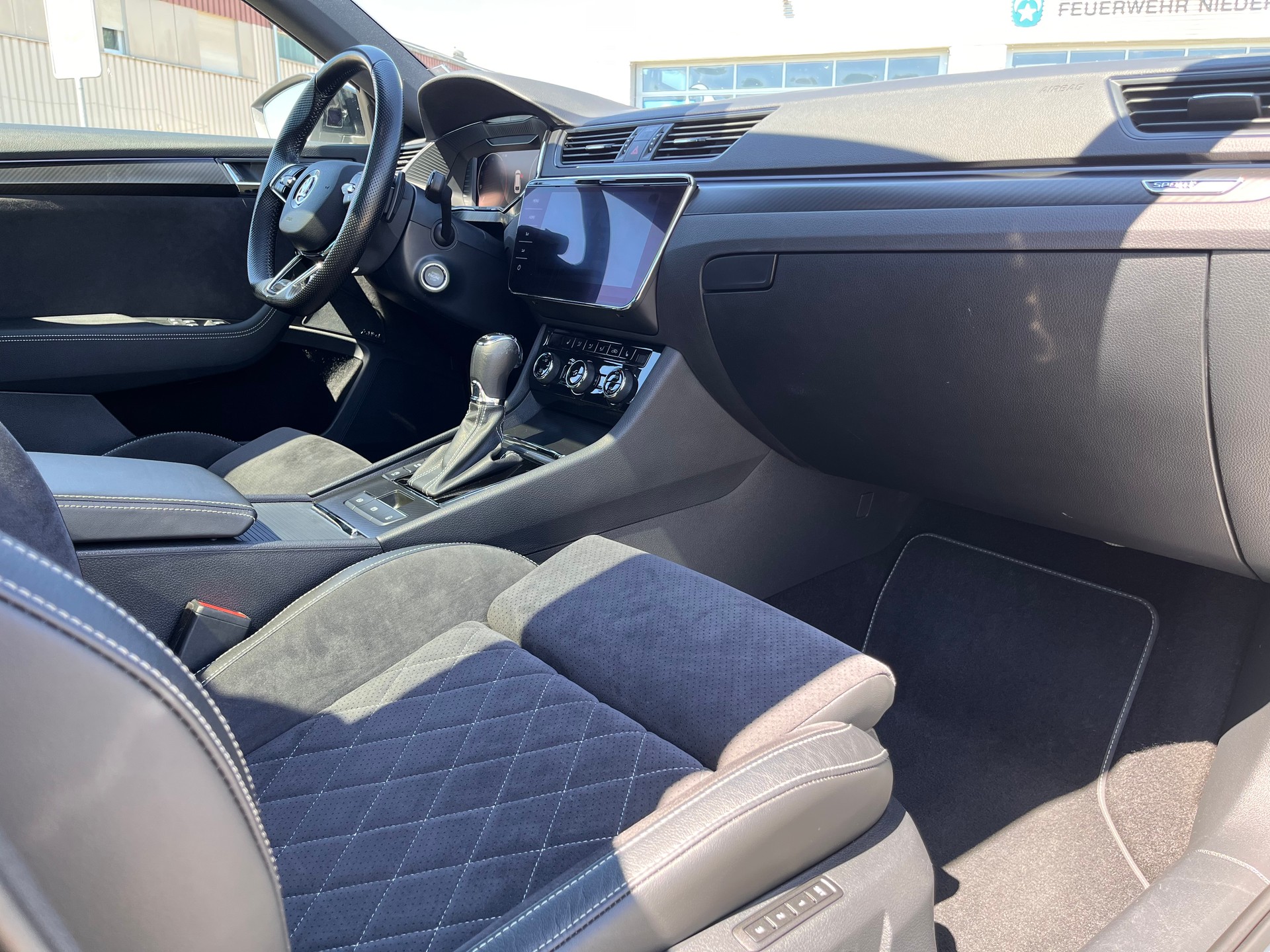 SKODA Superb Combi 2.0 TDi SportLine 4x4 DSG * PANORAMADACH - STANDHEIZUNG - PEARL WEISS - AHK 2200kg - M.F.K 30.07.26 *-image-15