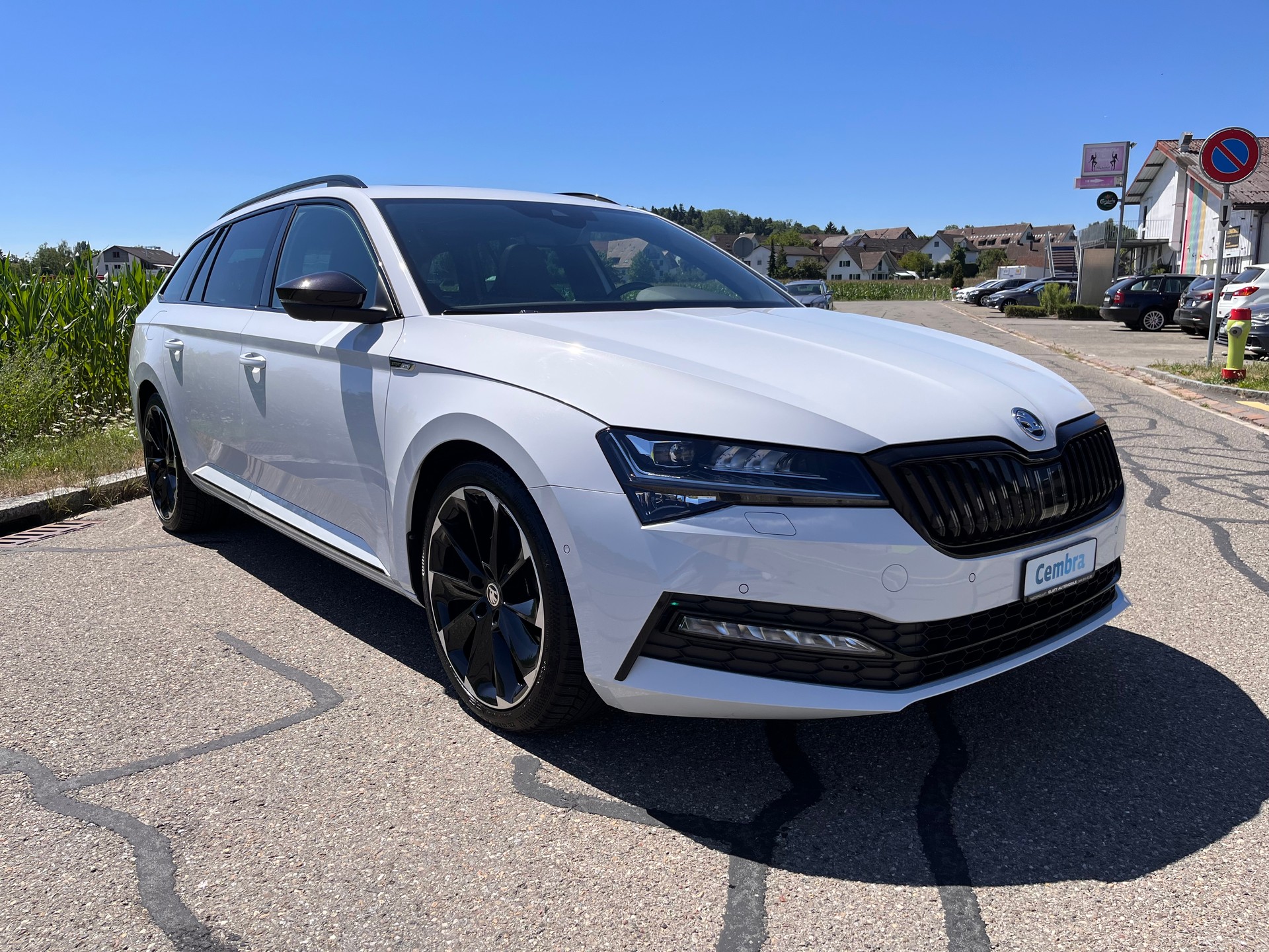 SKODA Superb Combi 2.0 TDi SportLine 4x4 DSG * PANORAMADACH - STANDHEIZUNG - PEARL WEISS - AHK 2200kg - M.F.K 30.07.26 *-image-7