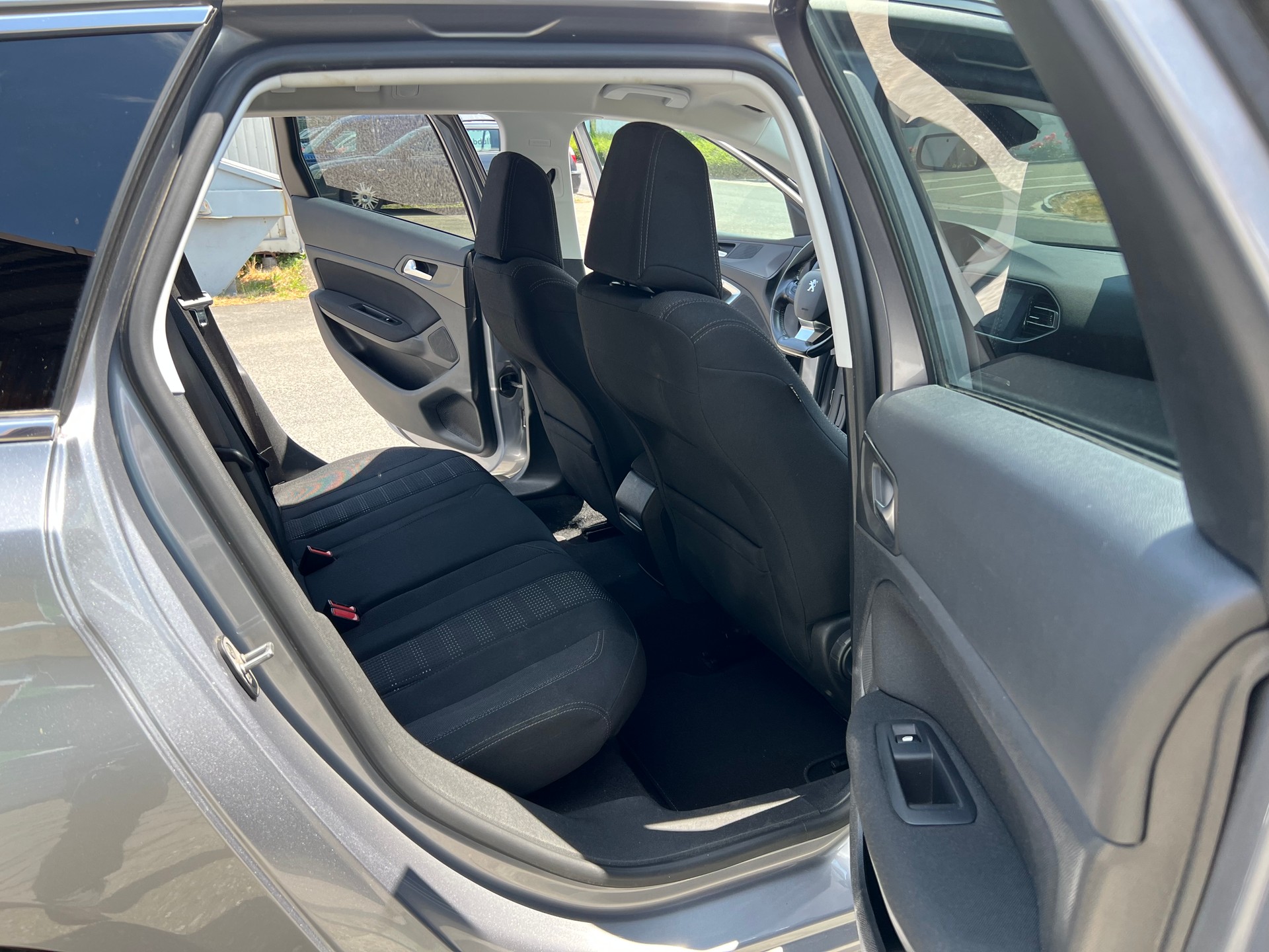 PEUGEOT 308 SW 1.6 BlueHDI Allure Automatic-image-10