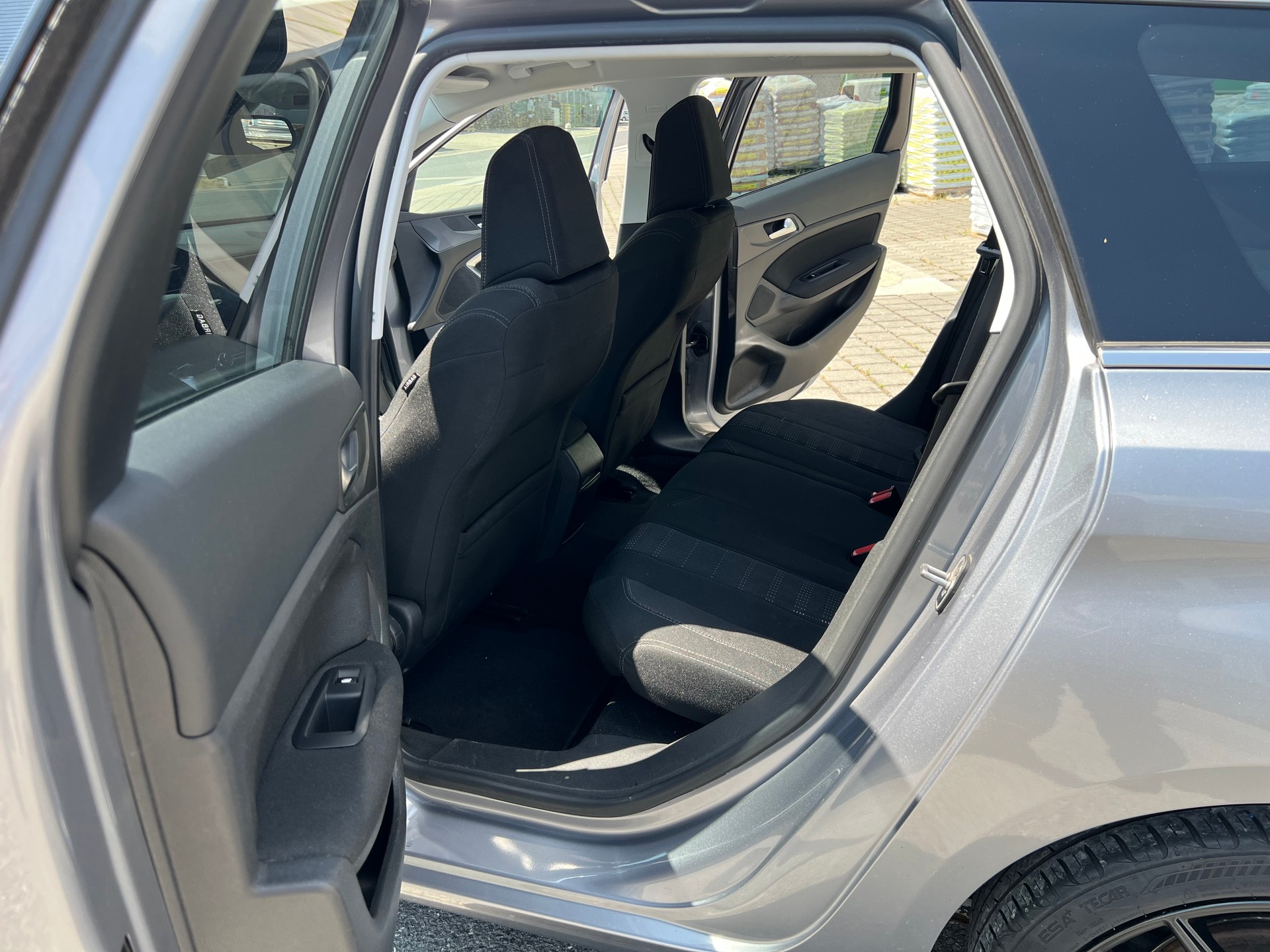 PEUGEOT 308 SW 1.6 BlueHDI Allure Automatic-image-9