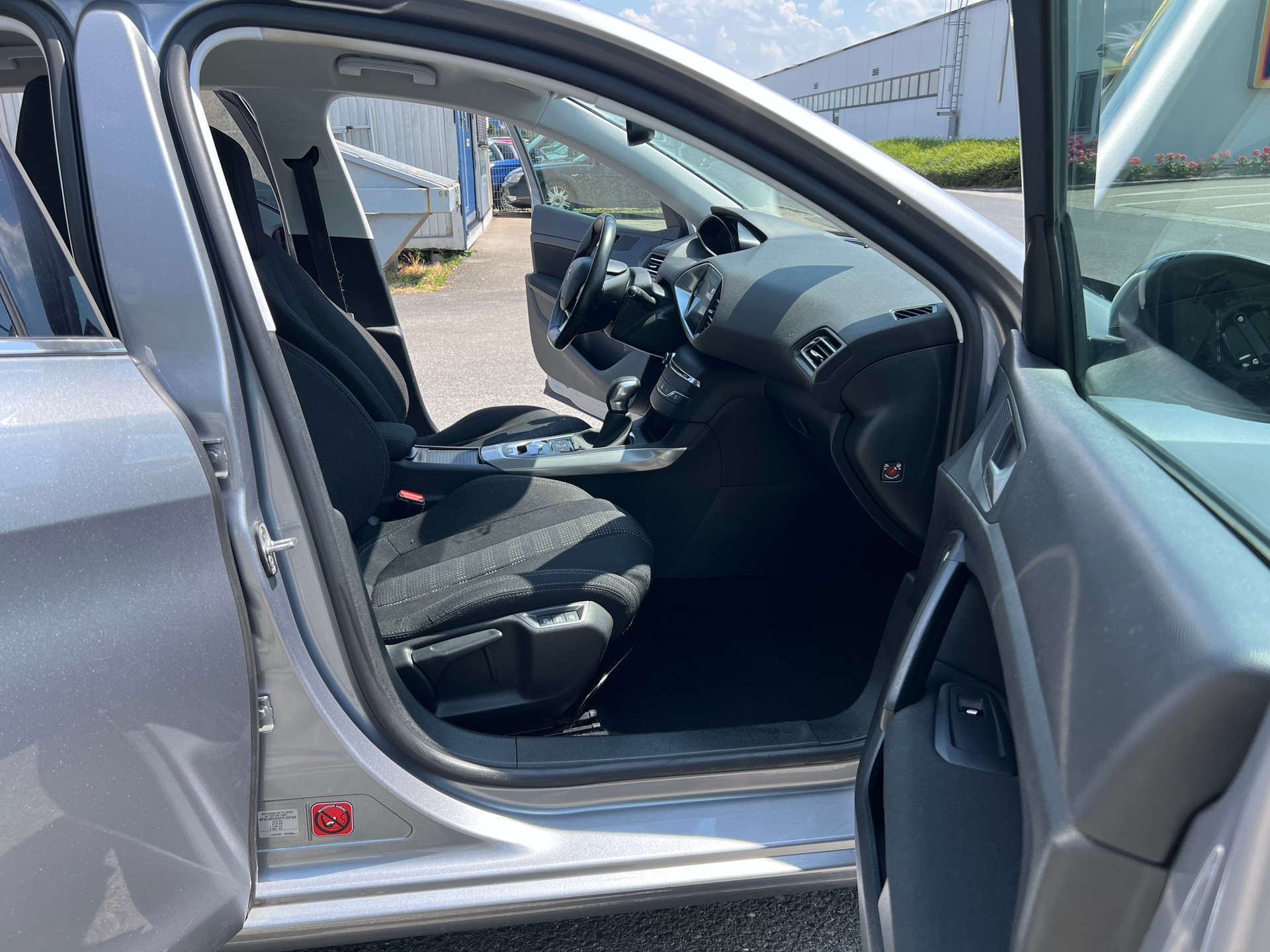 PEUGEOT 308 SW 1.6 BlueHDI Allure Automatic-image-8
