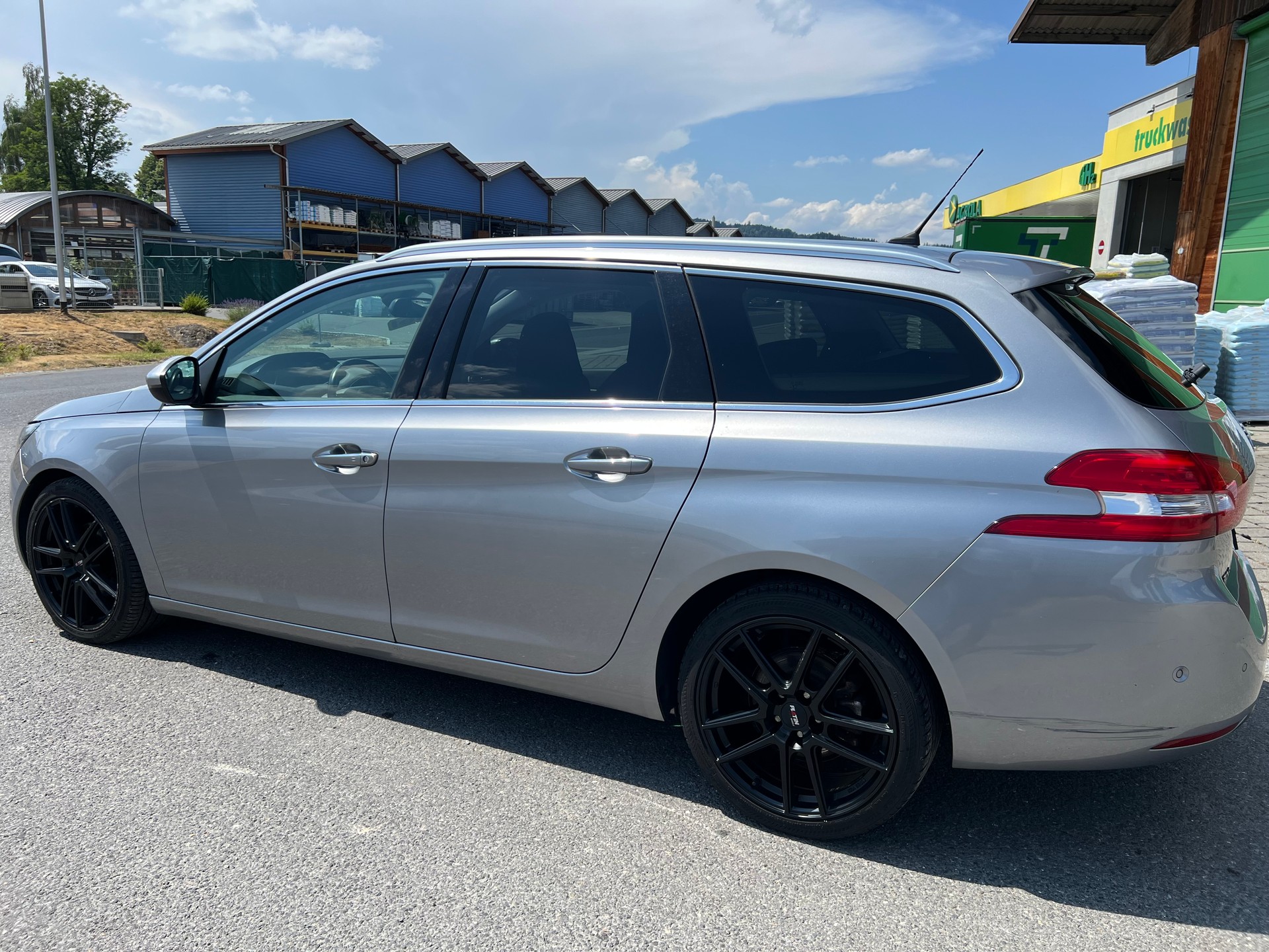 PEUGEOT 308 SW 1.6 BlueHDI Allure Automatic-image-3