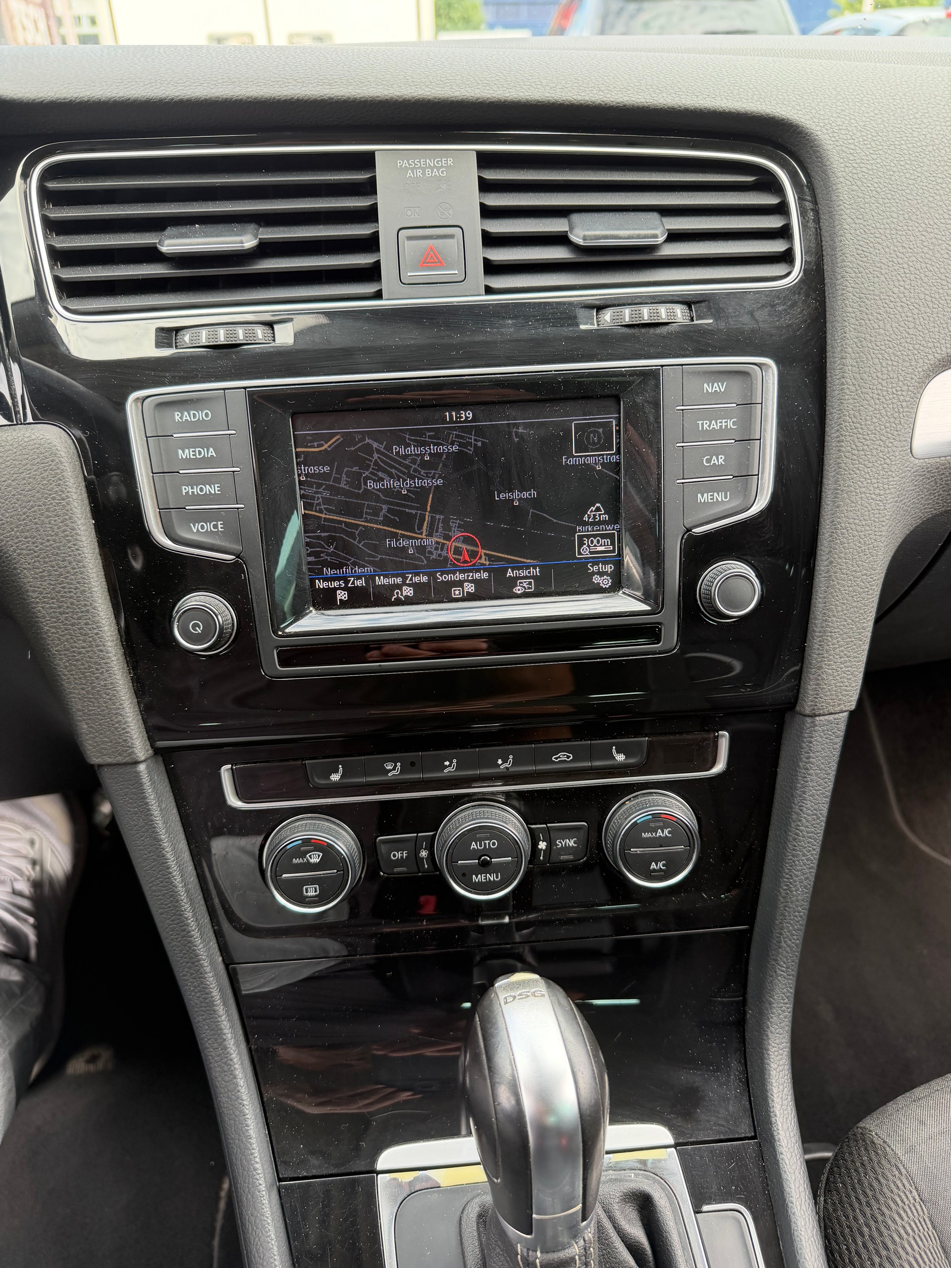VW Golf Variant 1.4 TSI Comfortline DSG-image-5