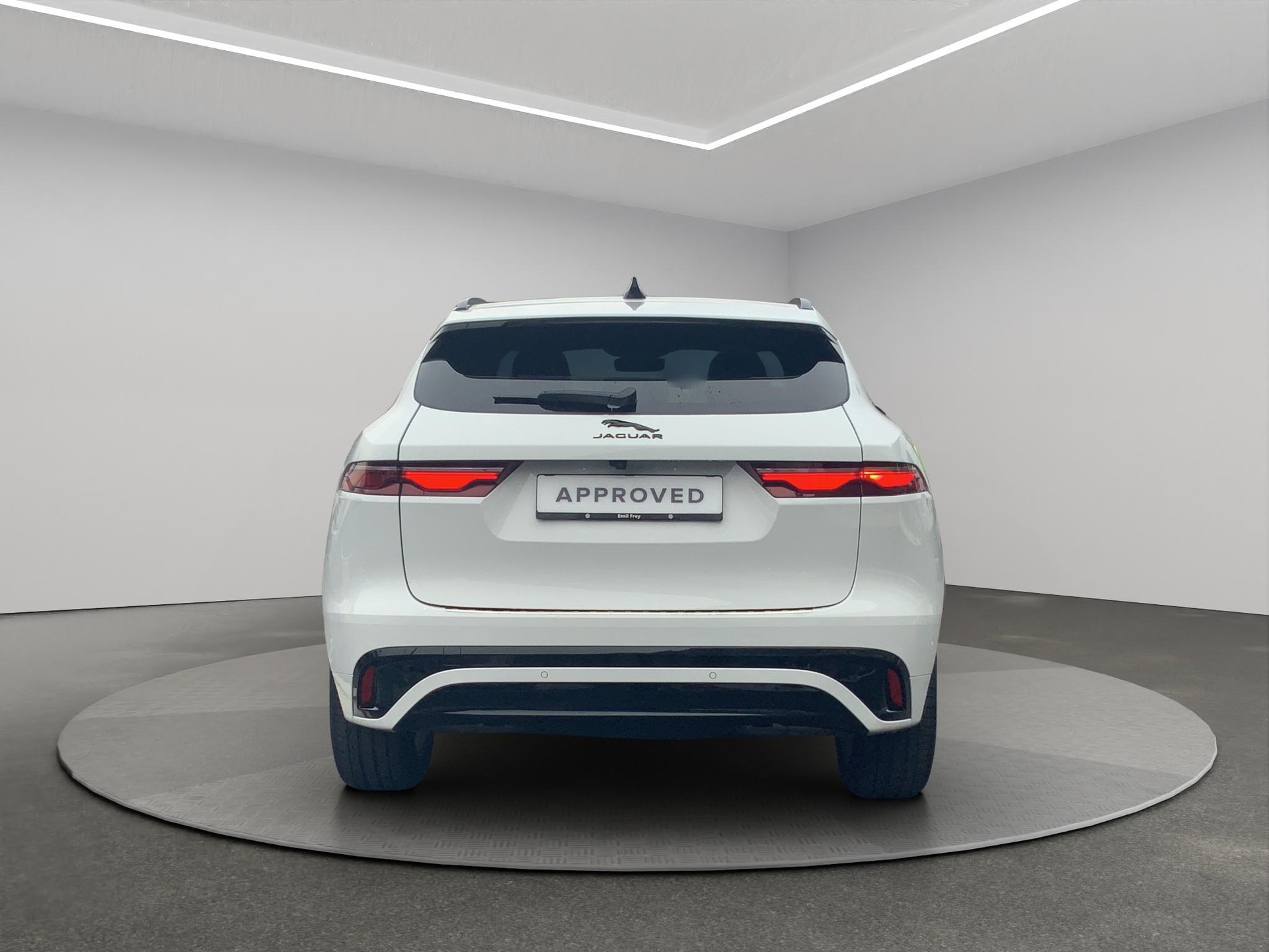 JAGUAR F-Pace 2.0 I4 250 R-Dynamic SE AWD-image-4