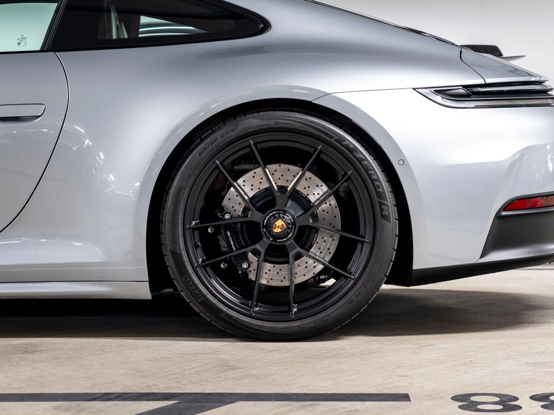PORSCHE 911 Carrera 4 GTS PDK-image-8